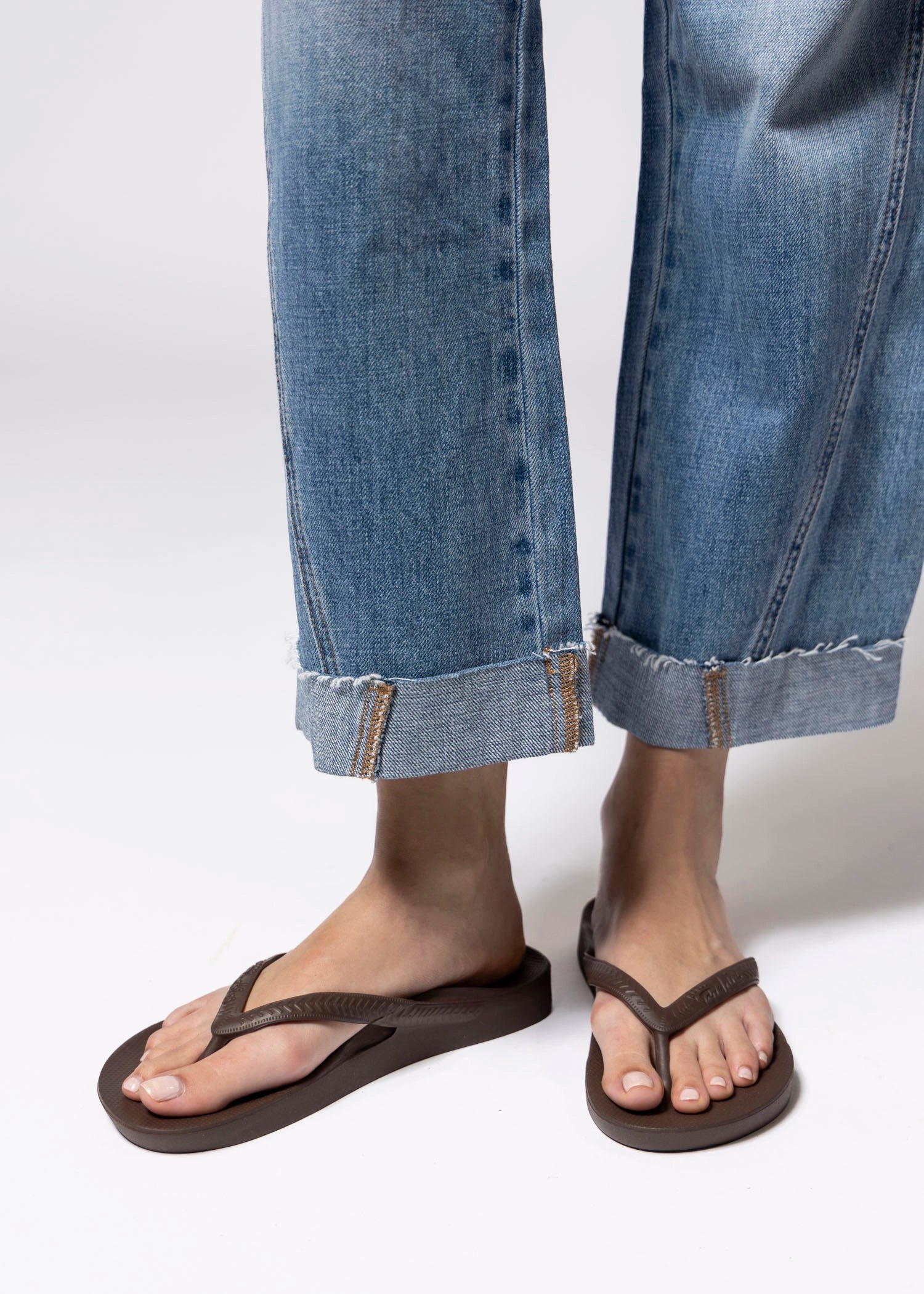 swatch_Brown arch support flip flop flat sandals