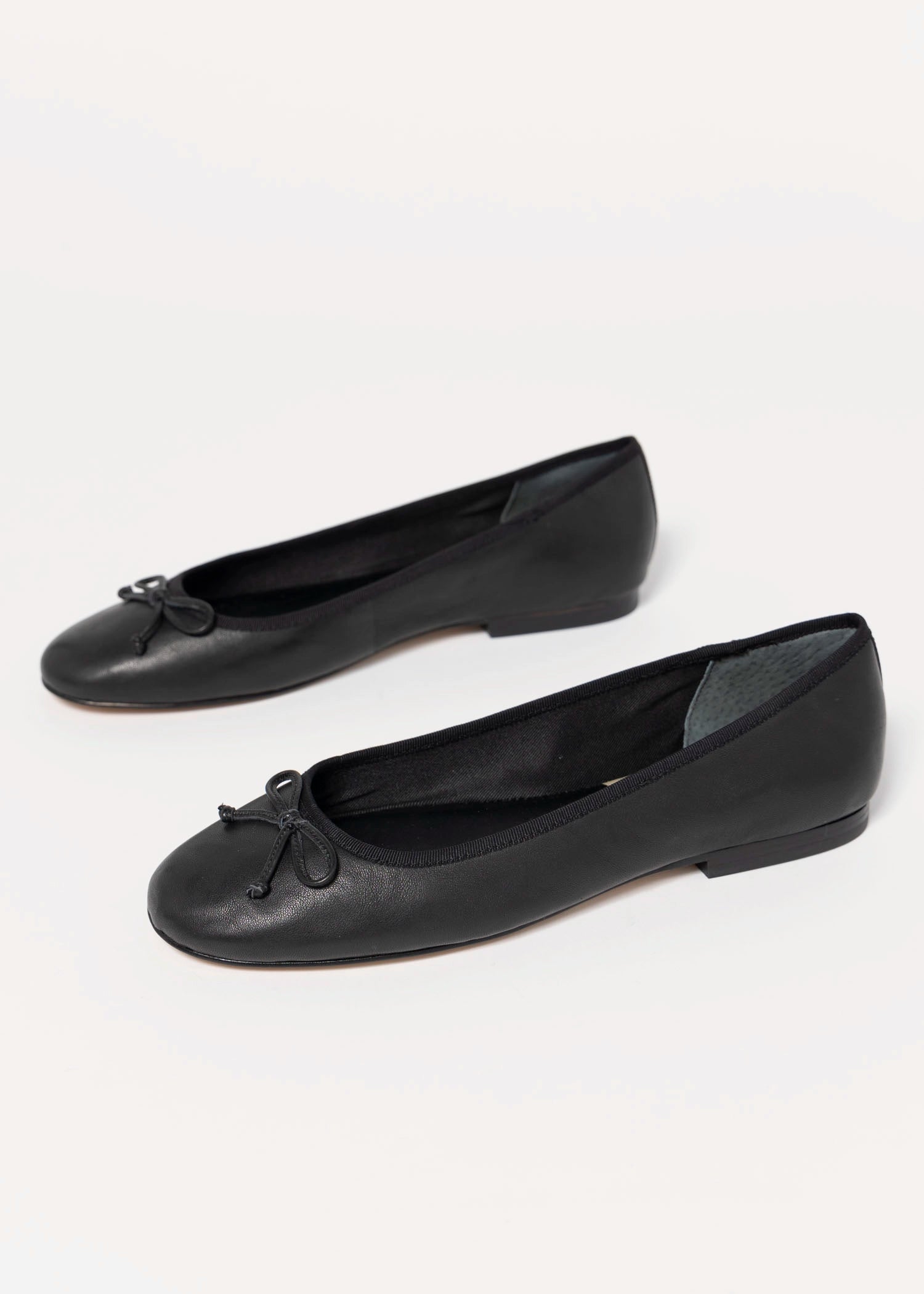 swatch_Black Leather dolce vita ritla ballet flats