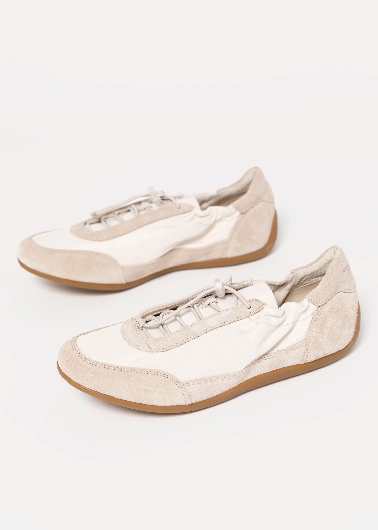 swatch_Off White Suede vagabond hollie sneakers