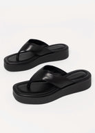 swatch_Black Leather vagabond danya platform thong sandal