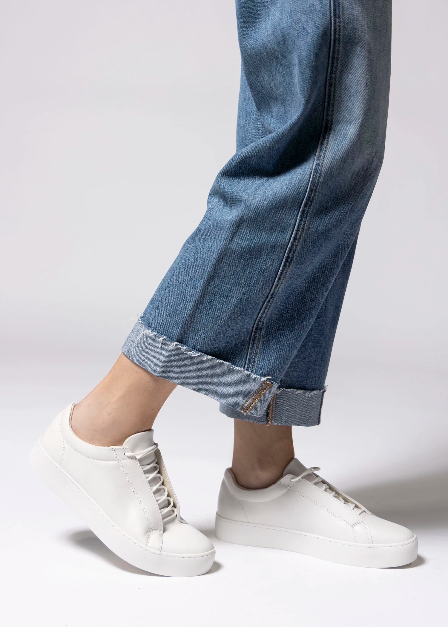 swatch_White Leather vagabond zoe sneaker