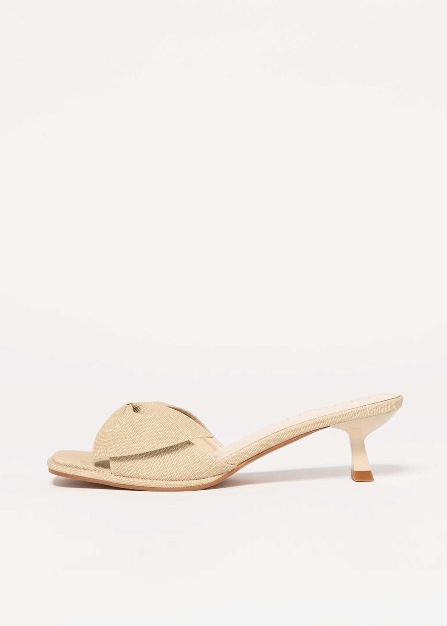 swatch_Natural coconuts pompano kitten heel sandal