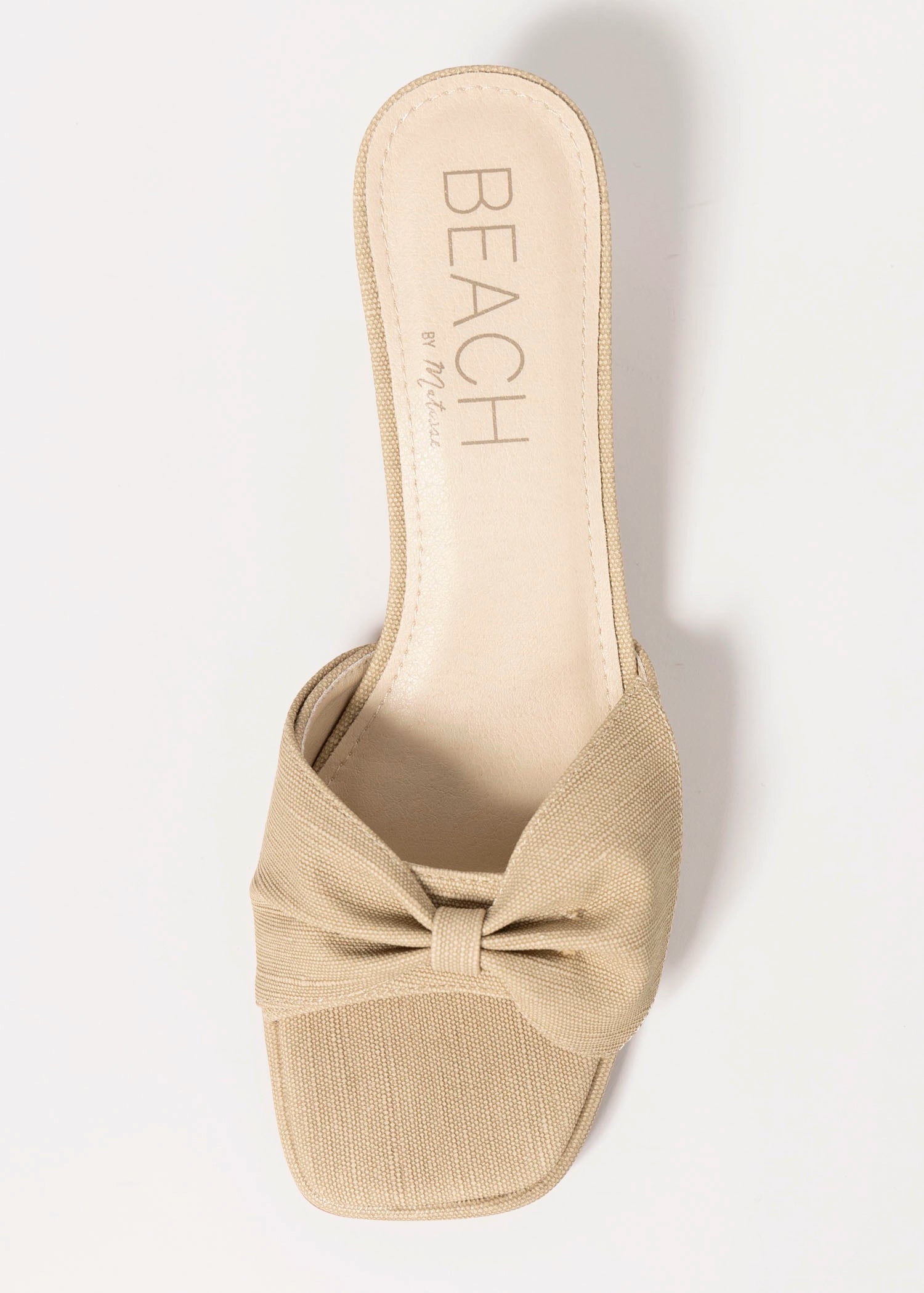 swatch_Natural coconuts pompano kitten heel sandal