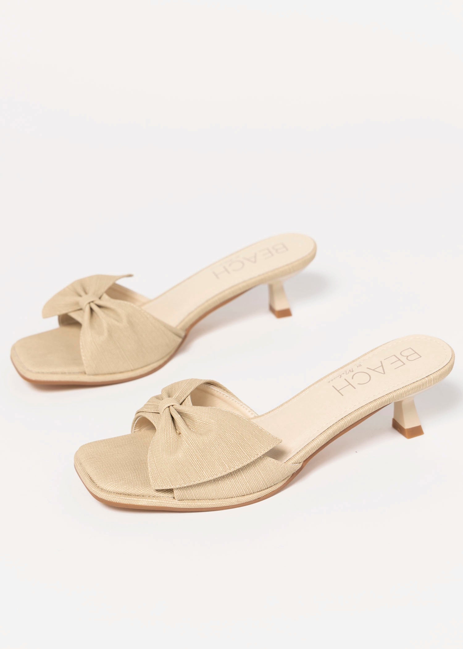 swatch_Natural coconuts pompano kitten heel sandal