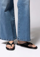 swatch_Black Leather coconuts mirage thong sandal