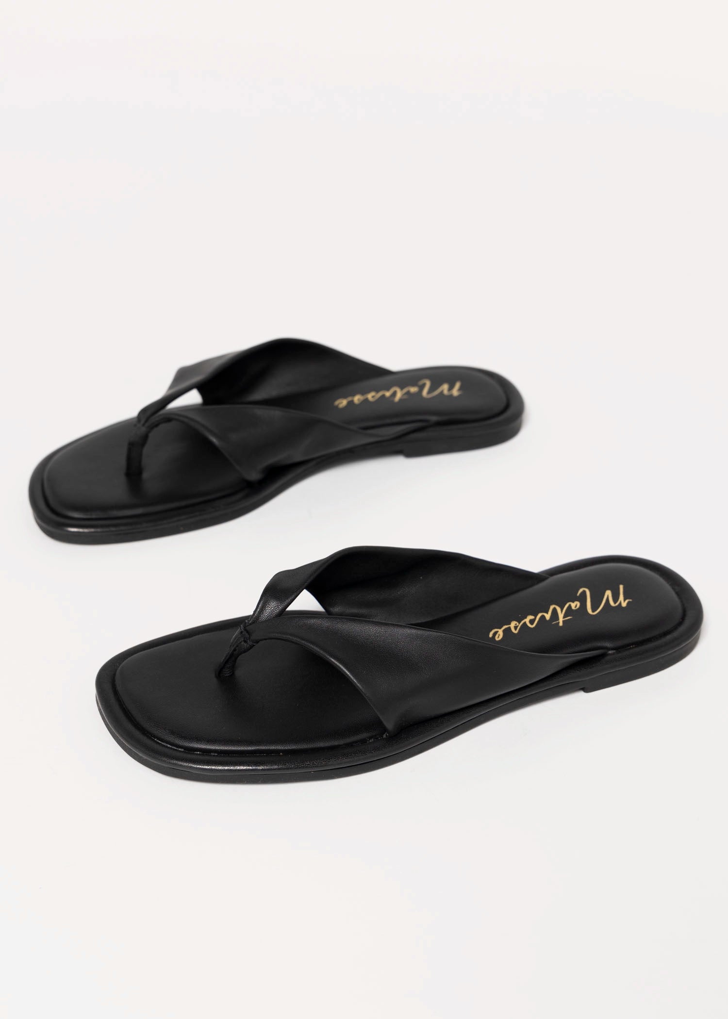 swatch_Black Leather coconuts mirage thong sandal