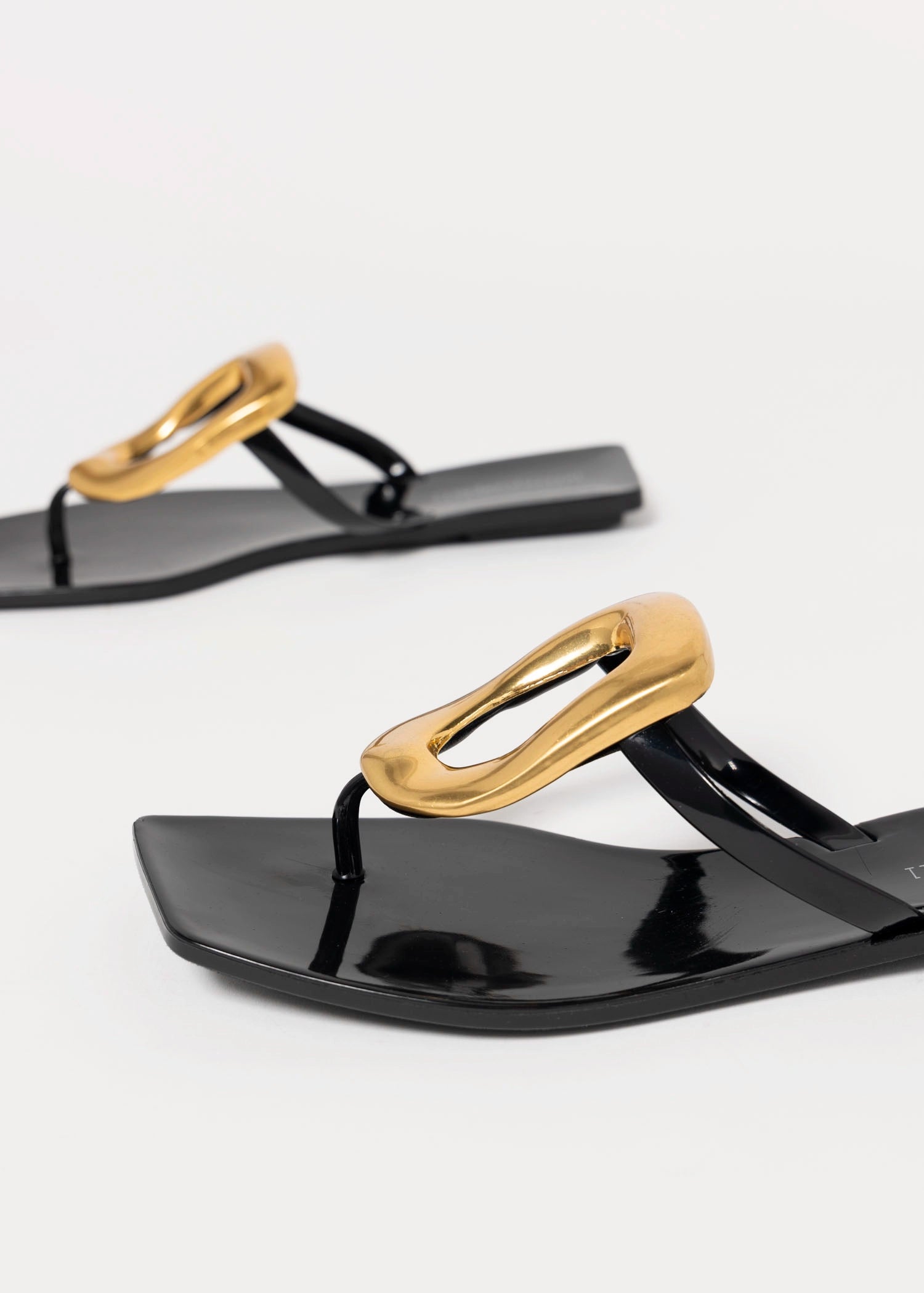 swatch_Black jeffrey campbell linques jelly thong sandal