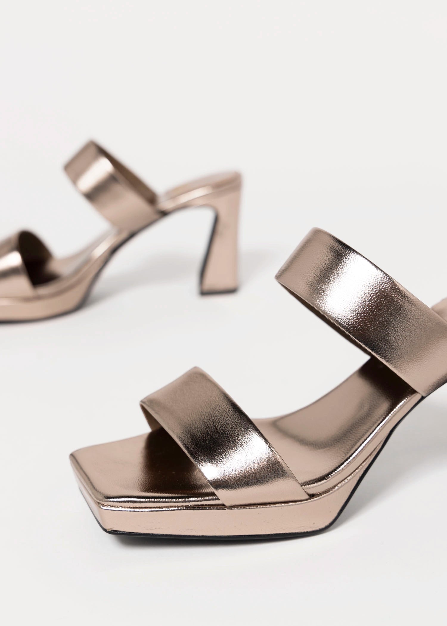 swatch_Pewter Leather jeffrey campbell danity heeled sandal