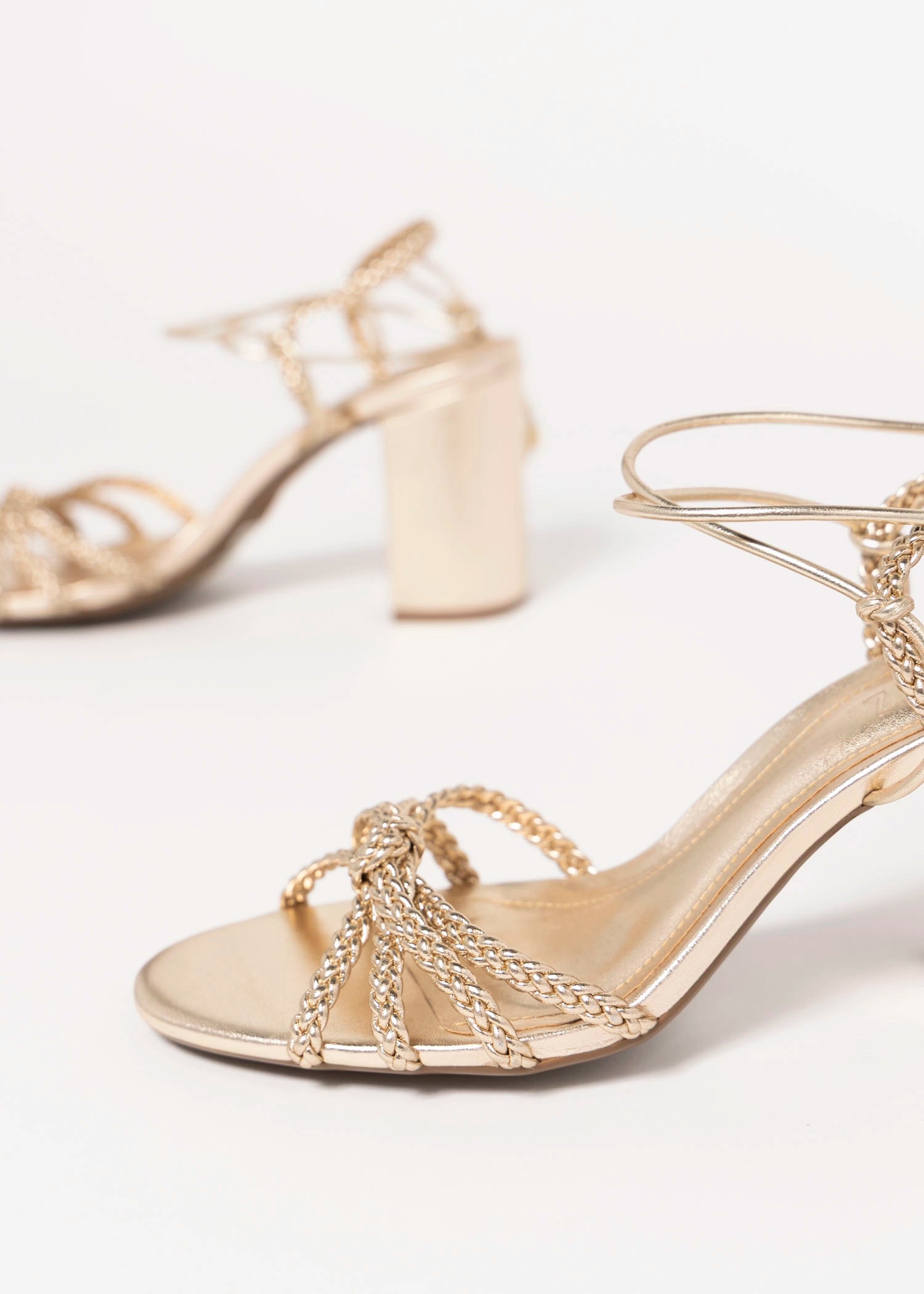 swatch_Platino Leather schutz adele block heel sandal