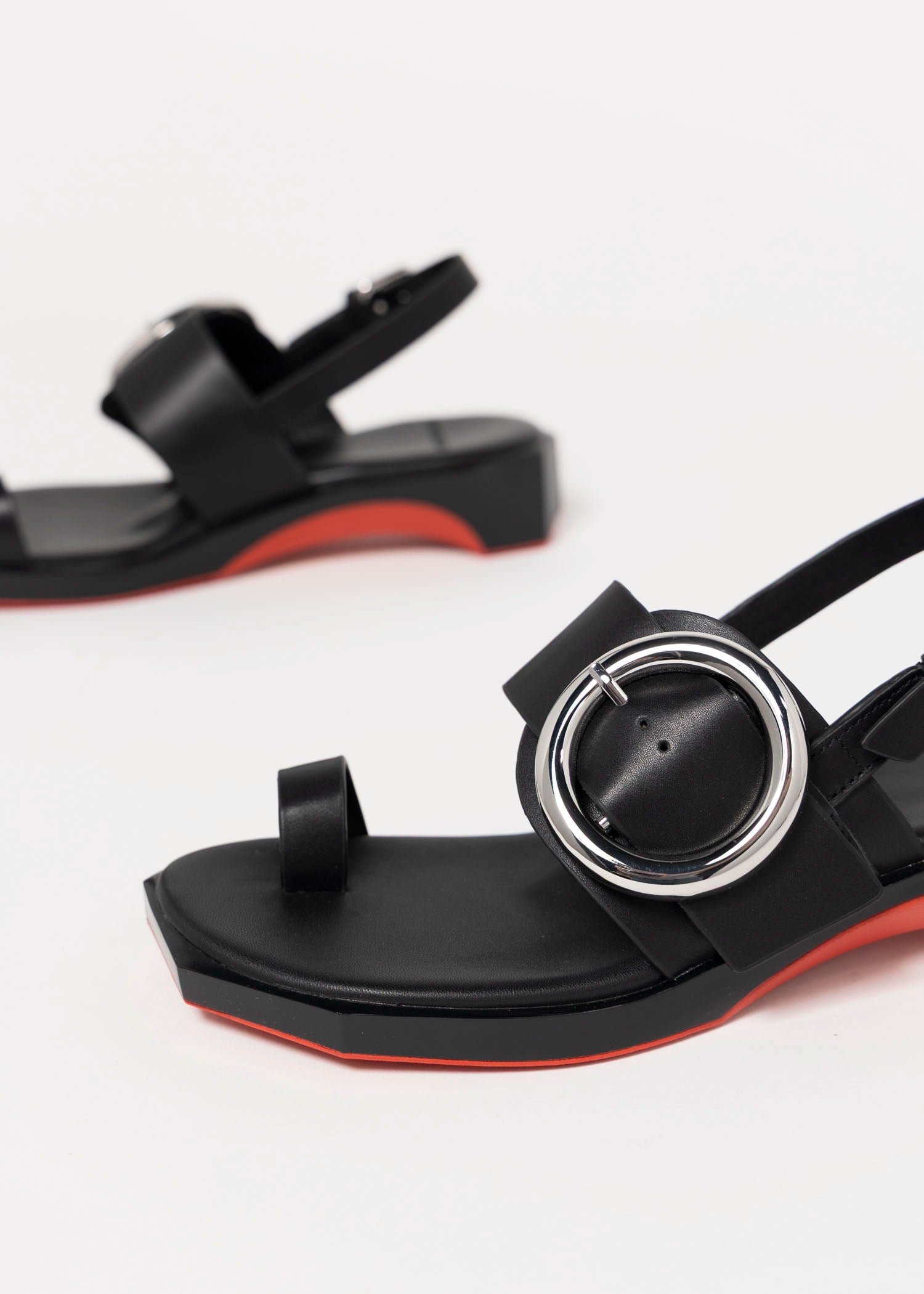 swatch_Black Leather 4CCCCees follin torus sandal