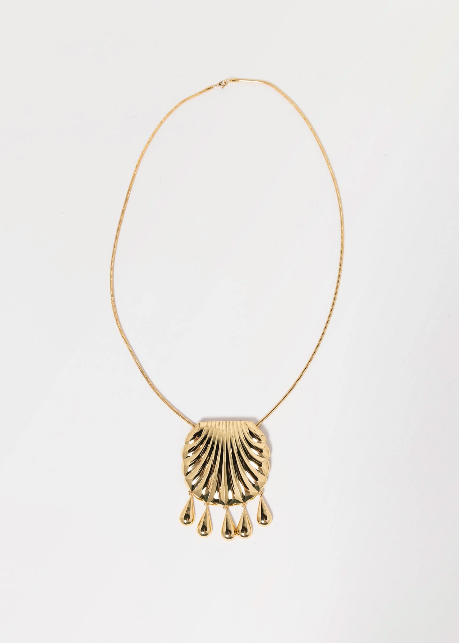 swatch_Gold shell pendant necklace