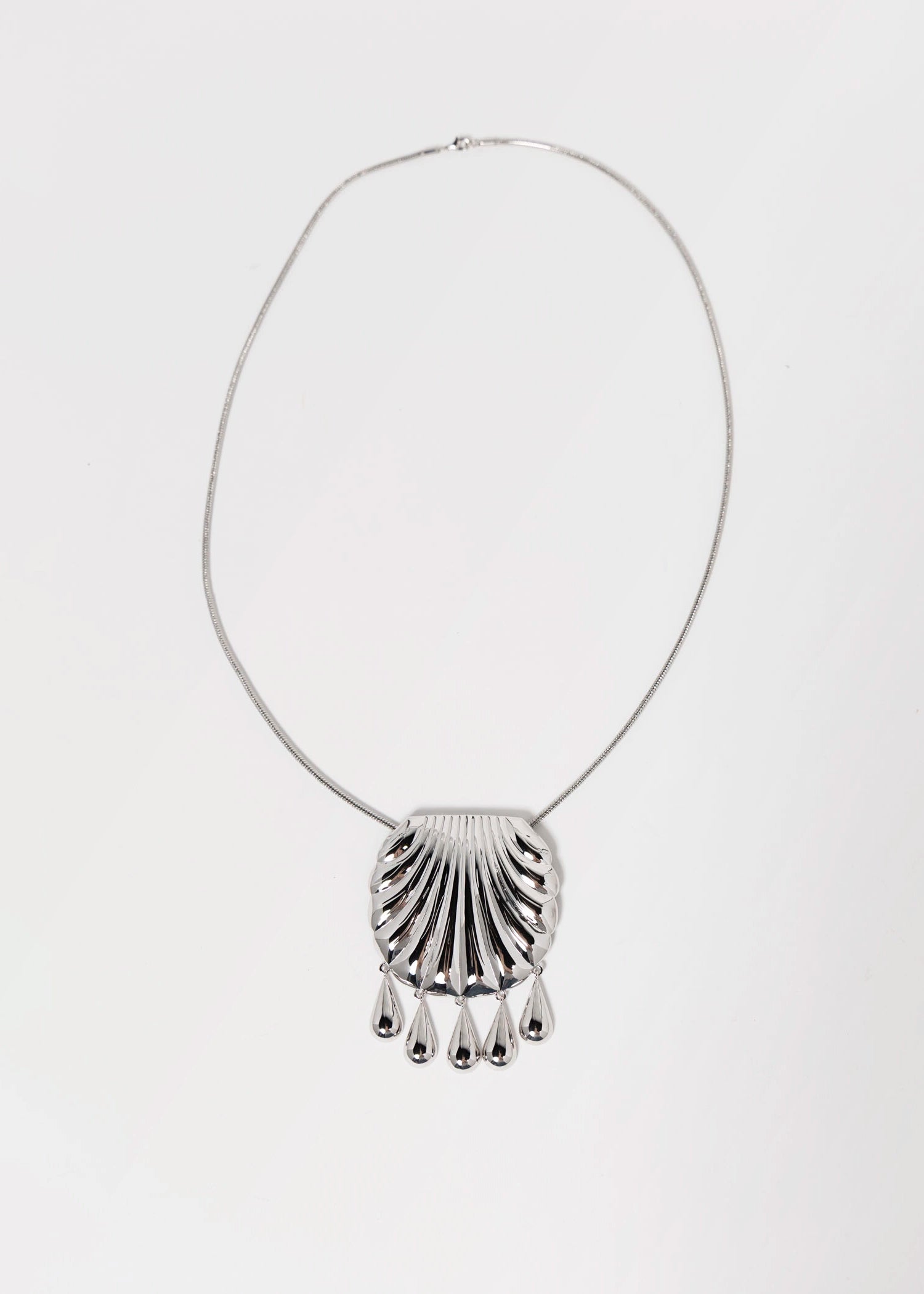 swatch_Silver shell pendant necklace