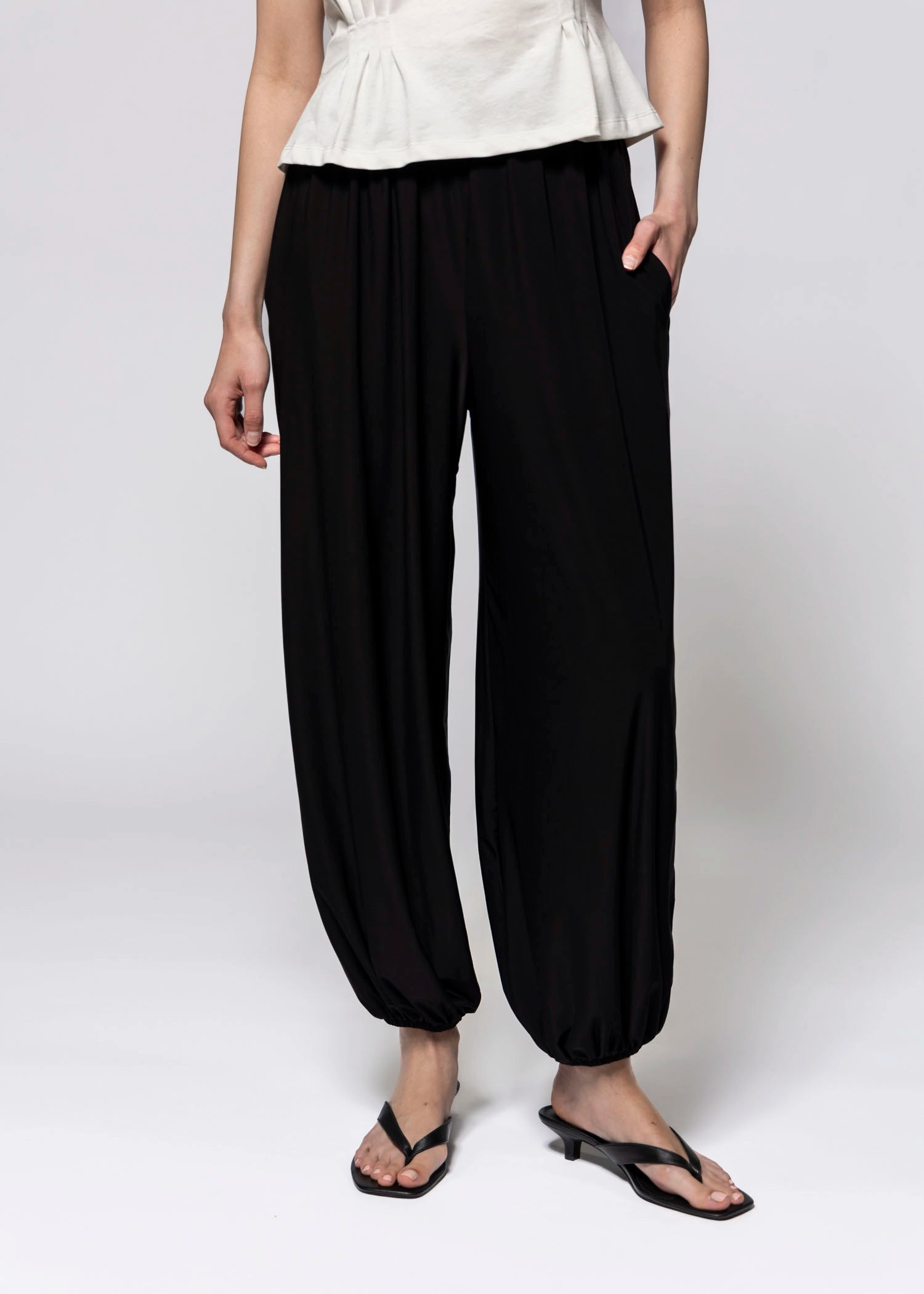 swatch_Black balloon pants