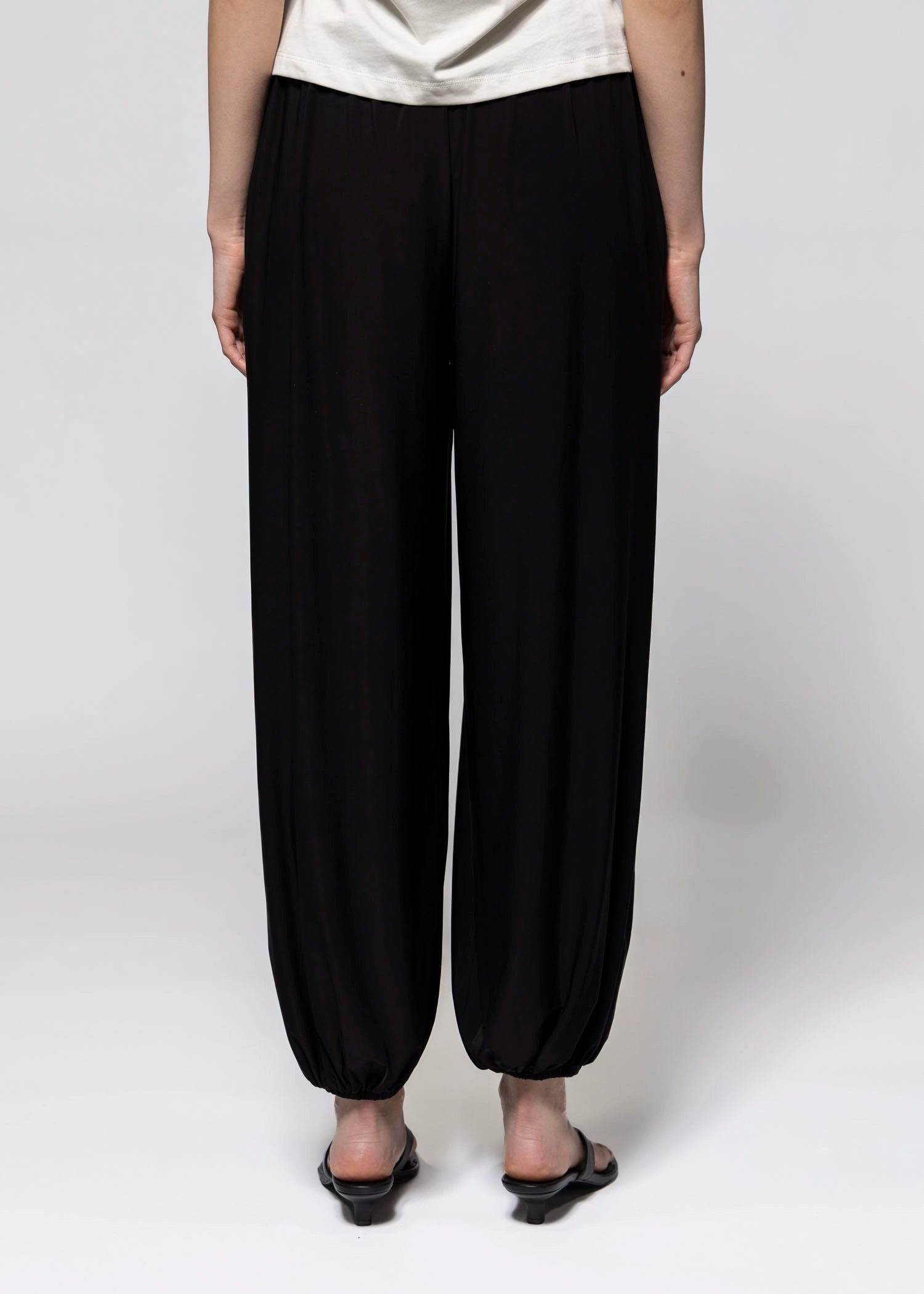 swatch_Black balloon pants
