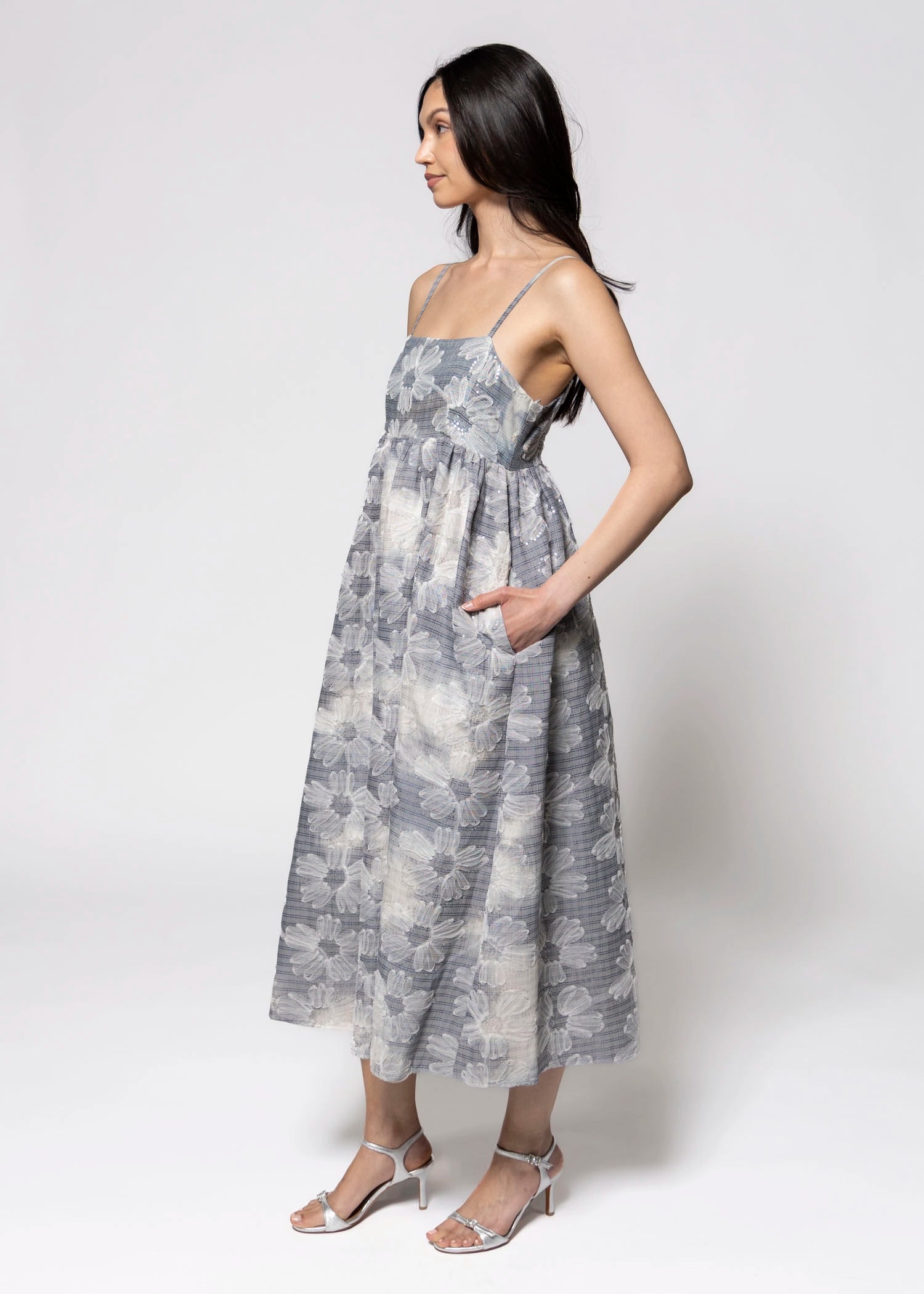 swatch_Blue/Off floral embroidery midi dress