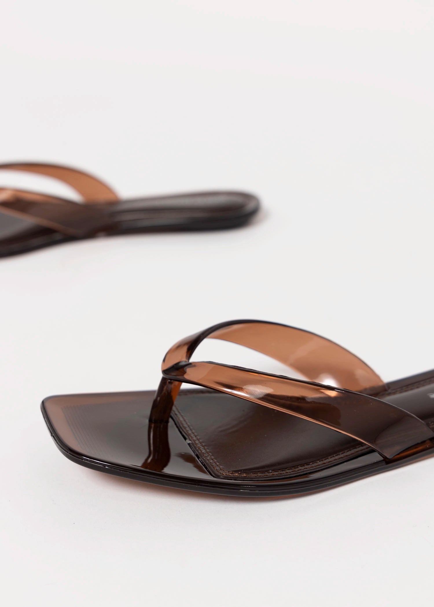 swatch_Brown rome jelly thong sandal