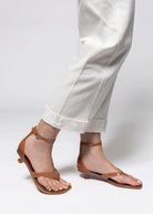 swatch_Caramel jeffrey campbell gummy jelly thong sandal