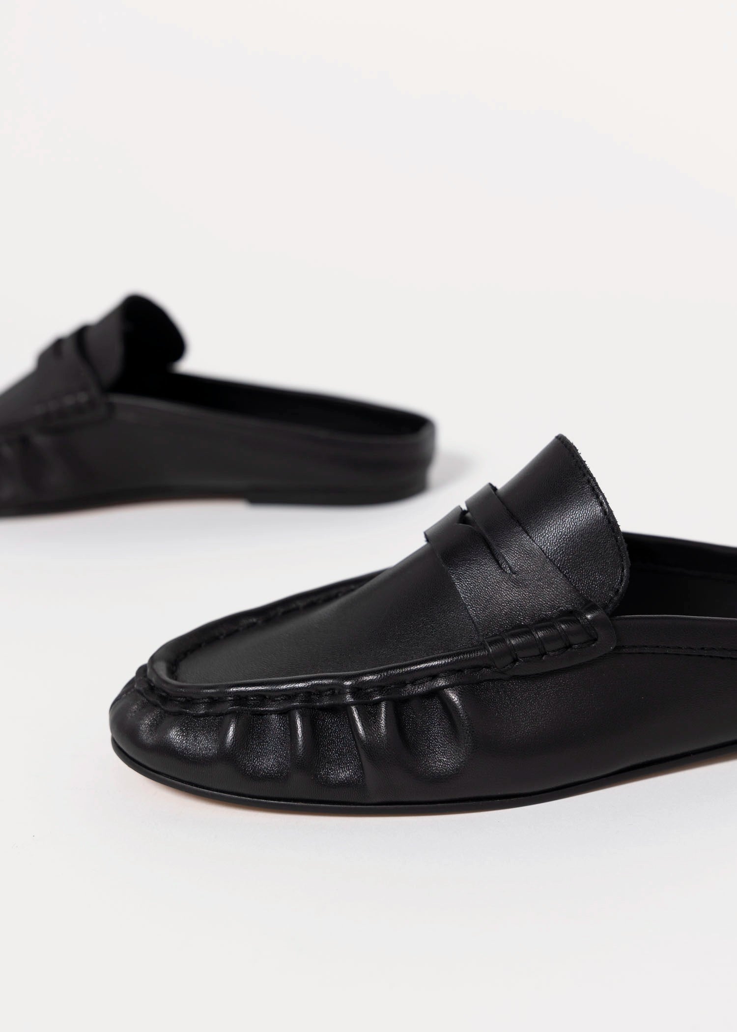 swatch_Smooth Black rafe loafer steve madden
