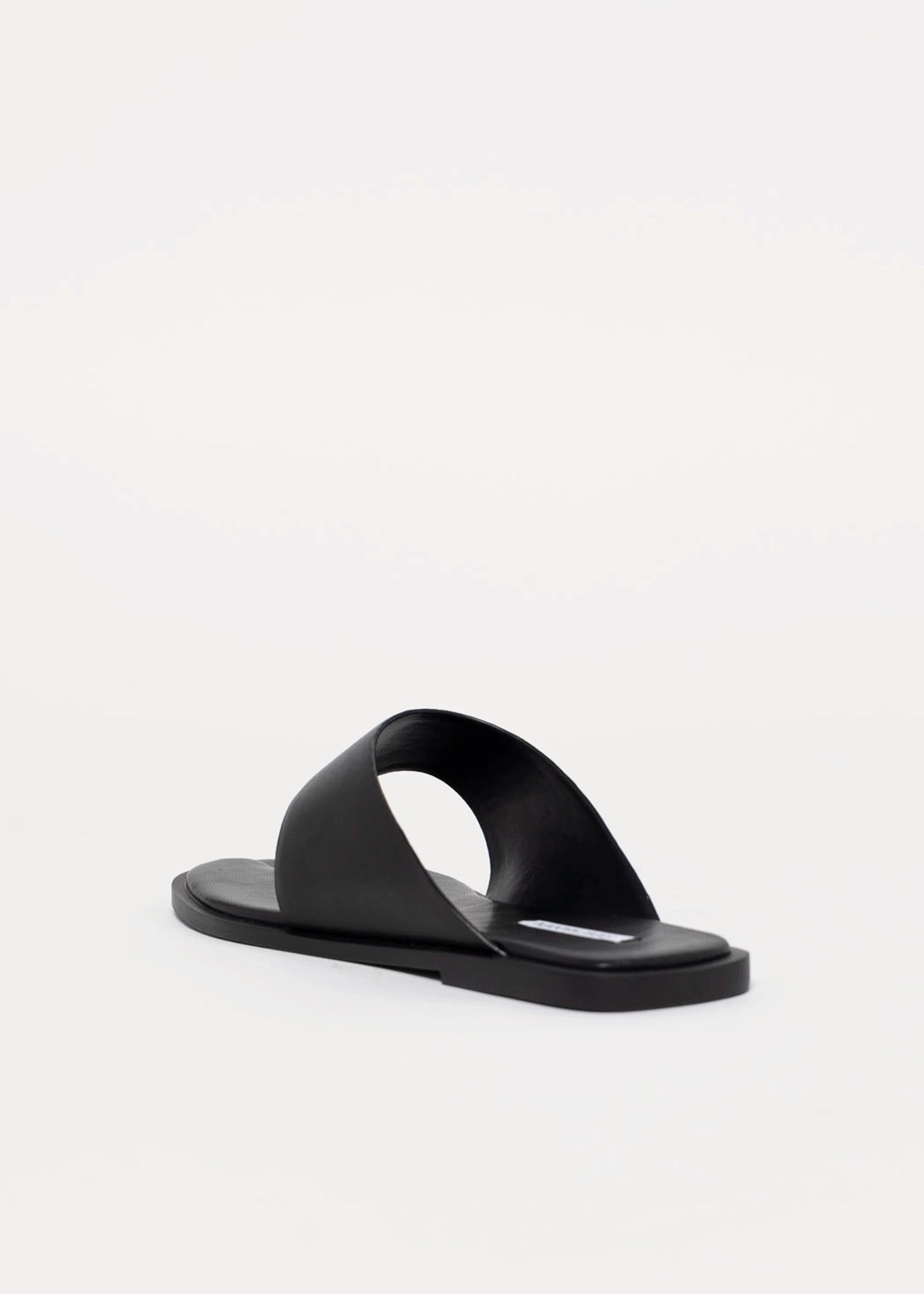 swatch_Black Leather steve madden Illia tabi thong sandal