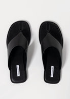 swatch_Black Leather steve madden Illia tabi thong sandal