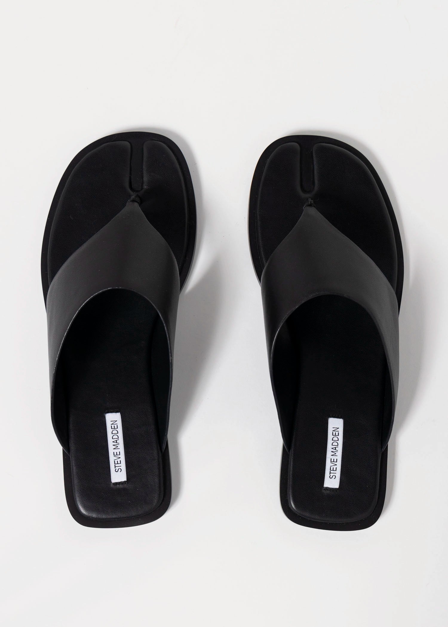 swatch_Black Leather steve madden Illia tabi thong sandal