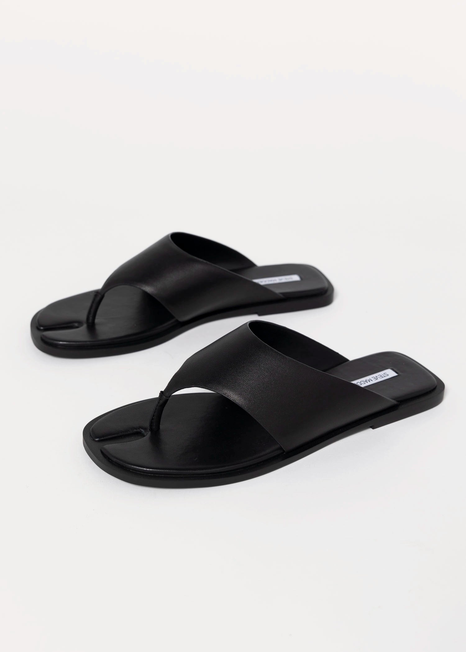 swatch_Black Leather steve madden Illia tabi thong sandal