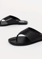 swatch_Black Leather steve madden Illia tabi thong sandal