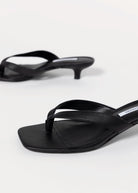 swatch_Black Leather steve madden tracie thong sandal