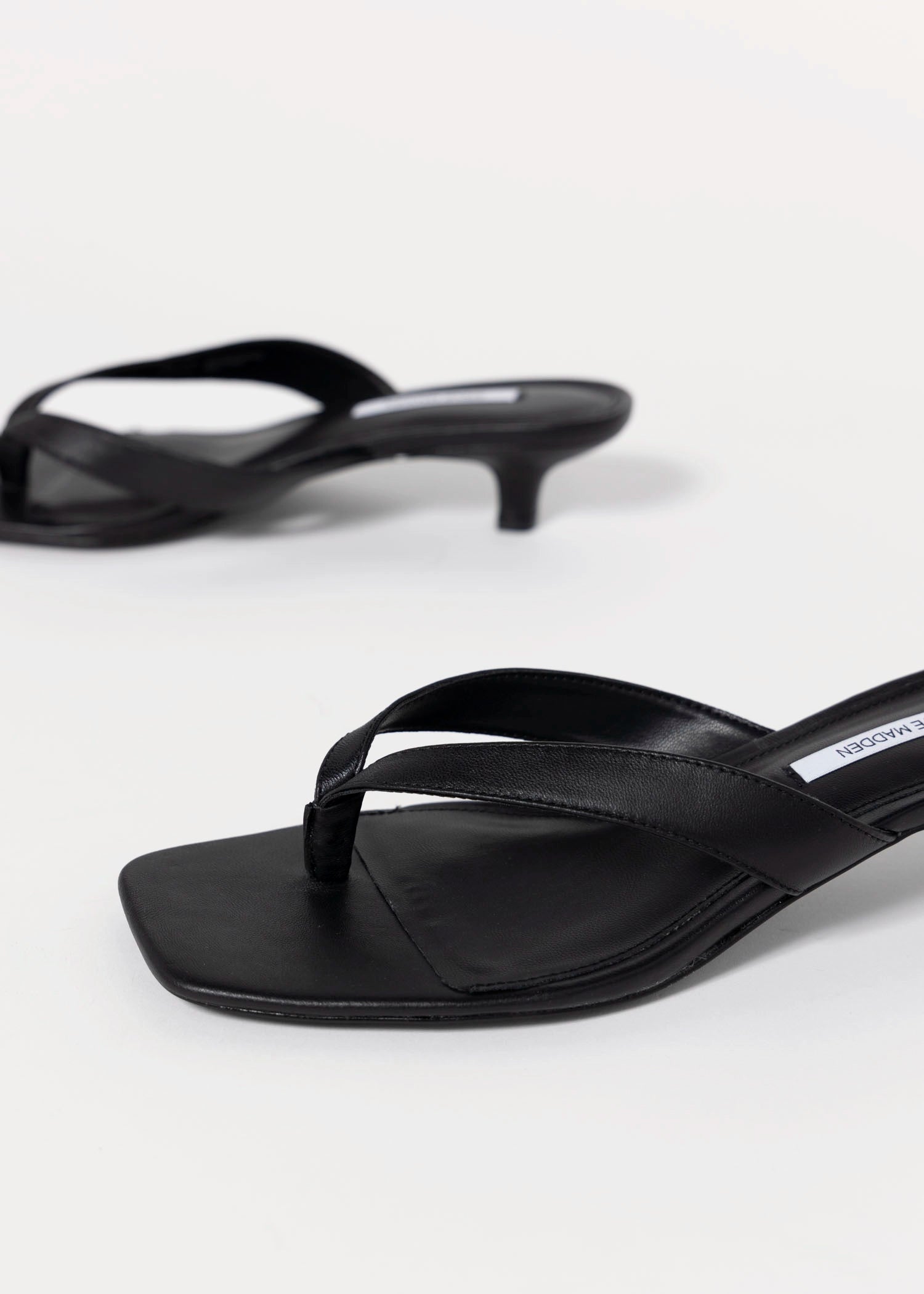 swatch_Black Leather steve madden tracie thong sandal