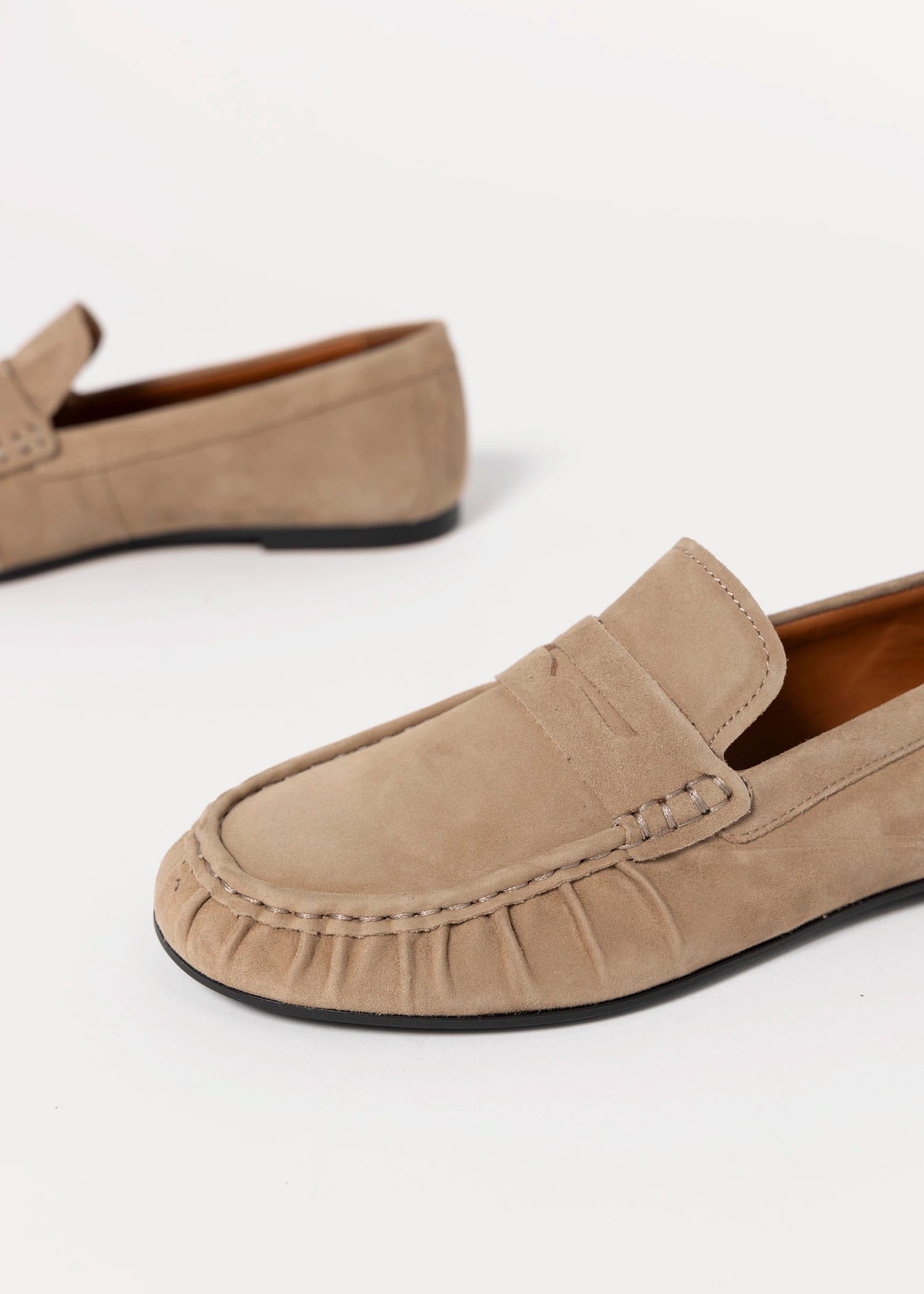swatch_Nougat Suede vagabond aleya loafer