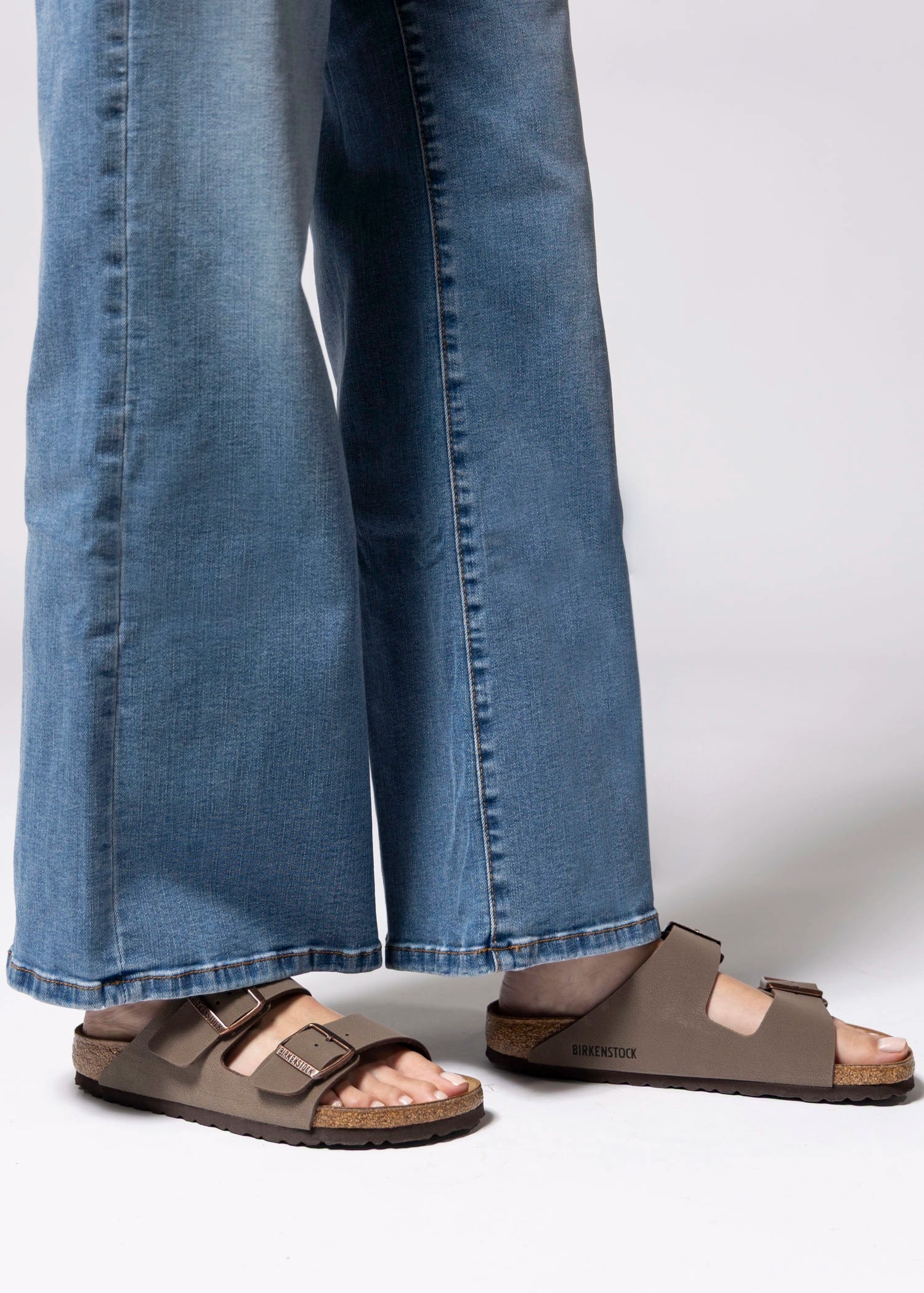 swatch_Mocha arizona sandal flat sandals
