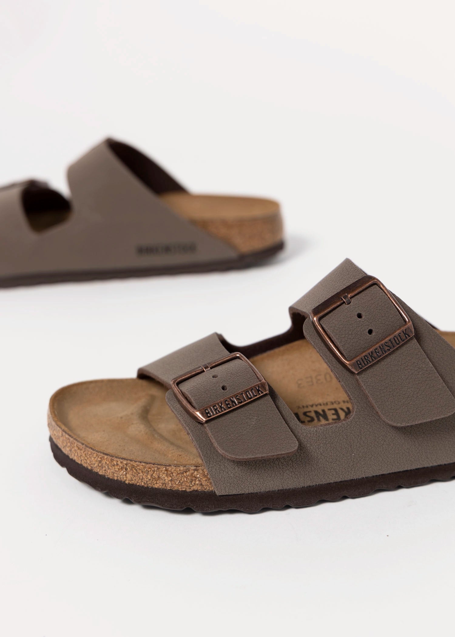 swatch_Mocha arizona sandal flat sandals
