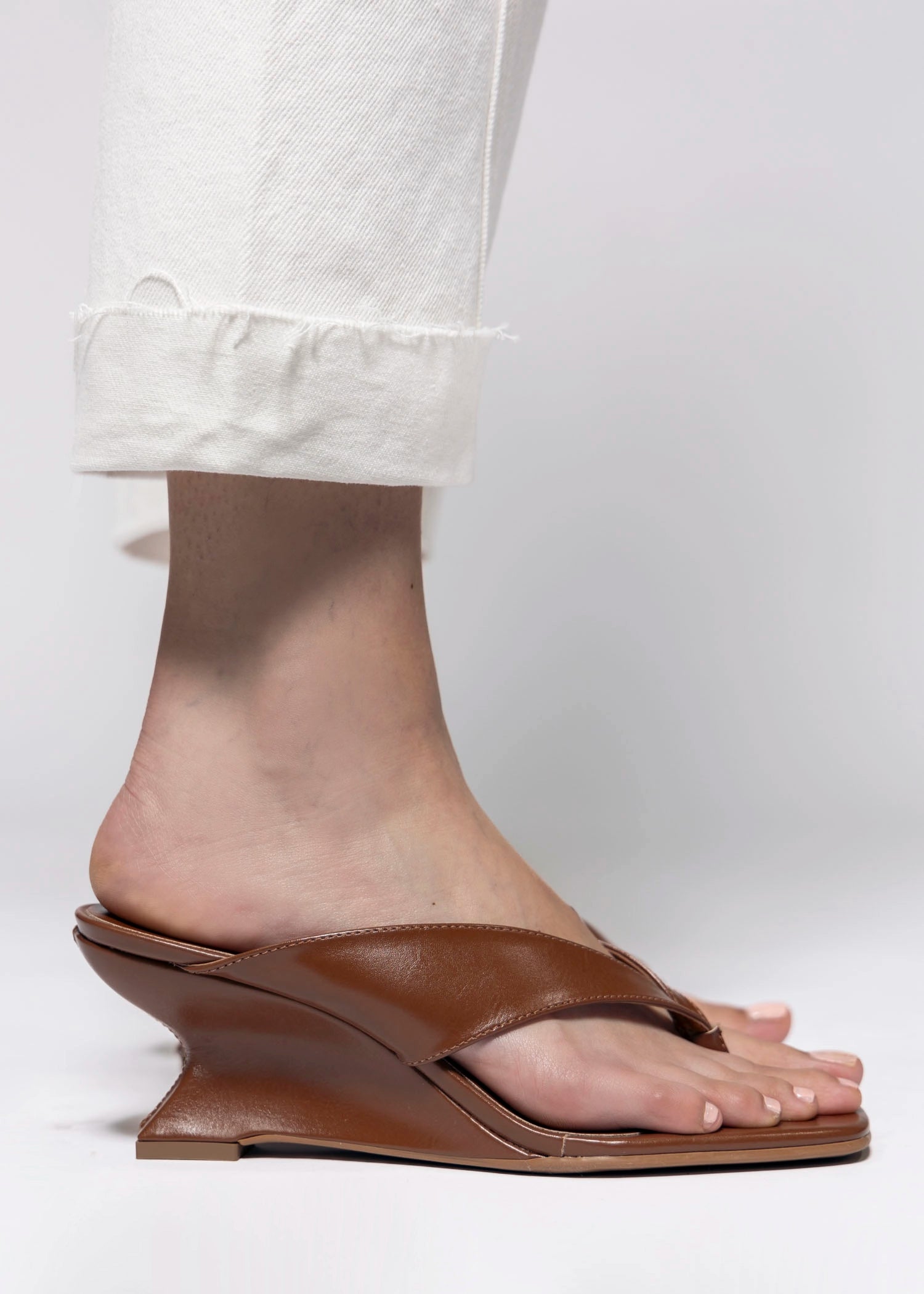 swatch_Chocolate martine wedge thong sandal
