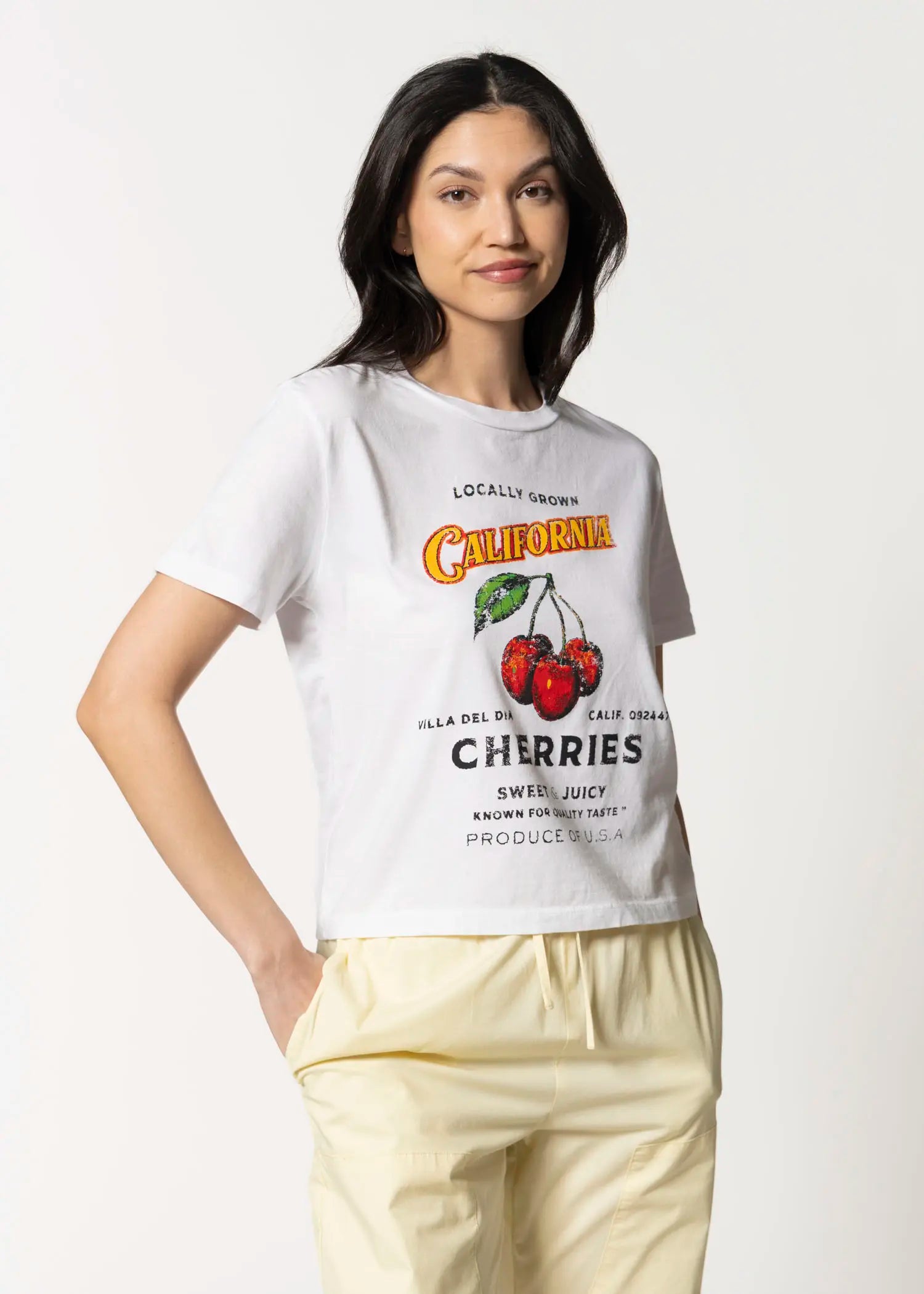 swatch_white cherry everyday tee apparel