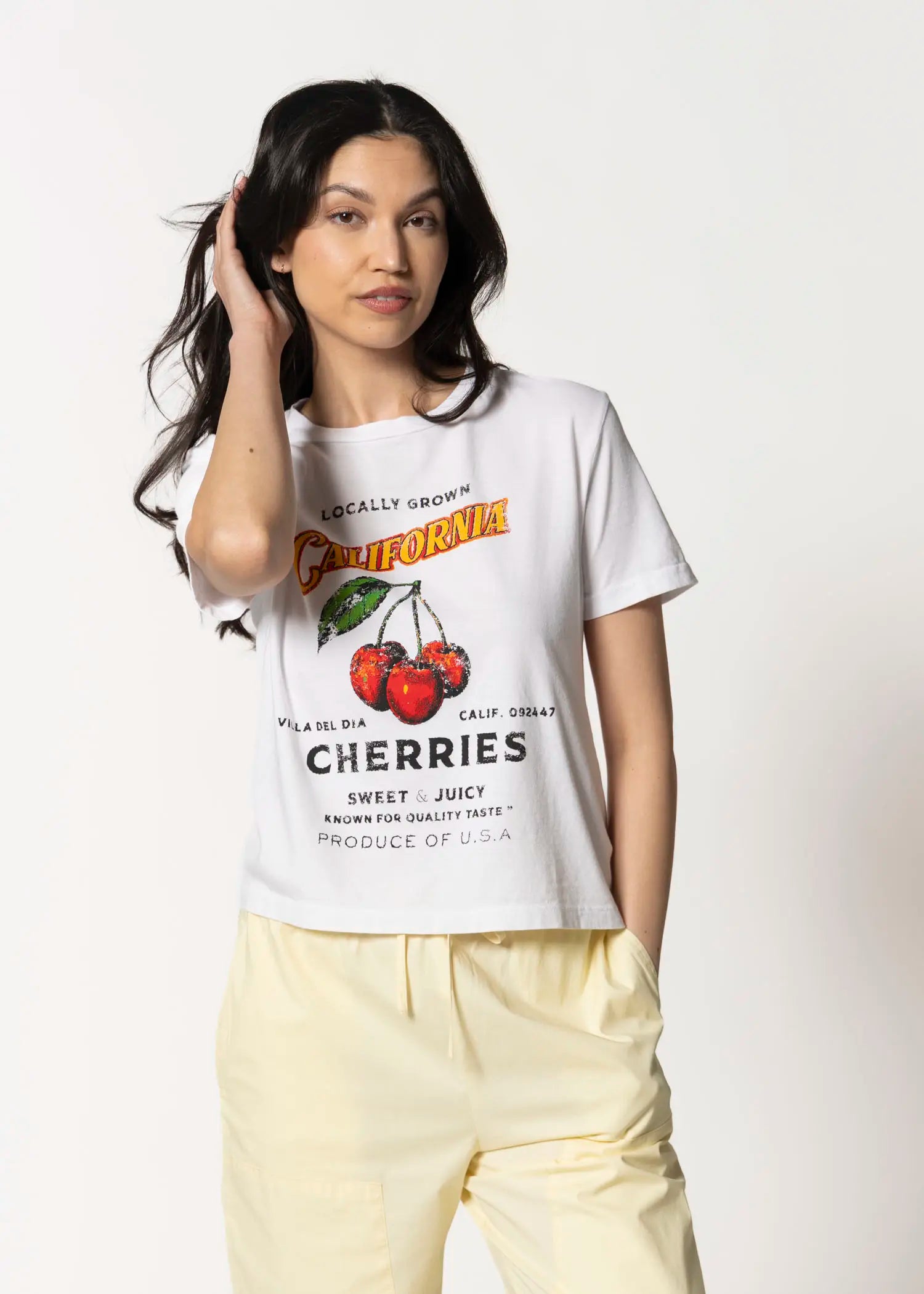 swatch_white cherry everyday tee apparel