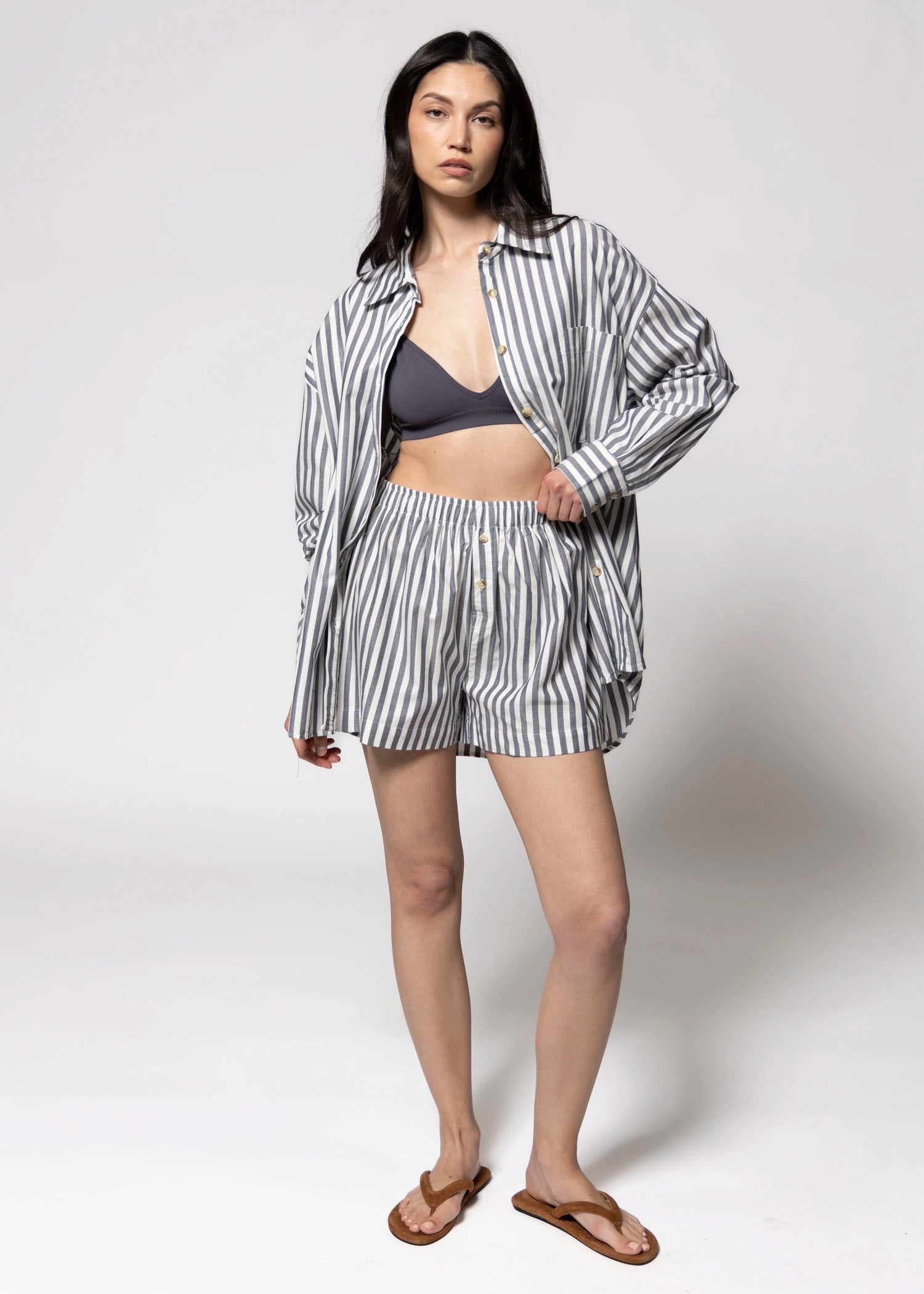 swatch_Navy cotton striped short
