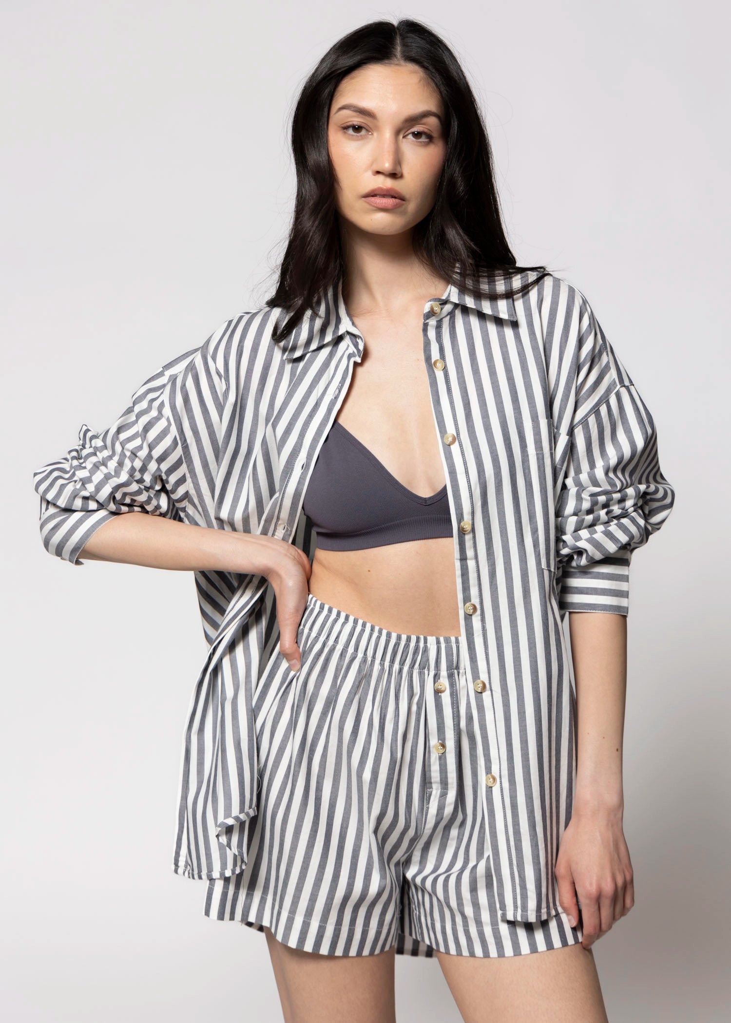 swatch_Navy cotton striped short