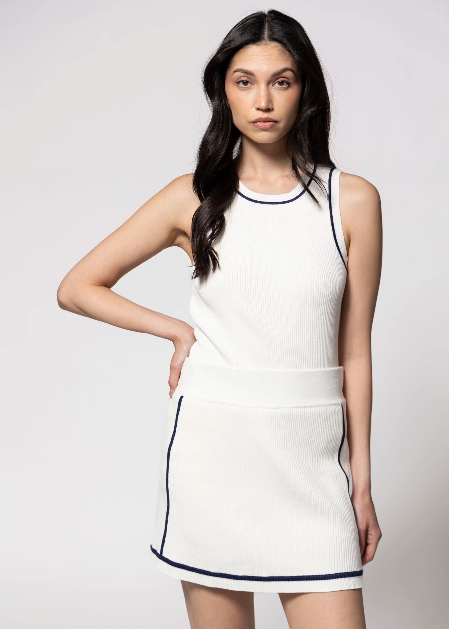 swatch_Ivory/Navy thread and supply freefall tank