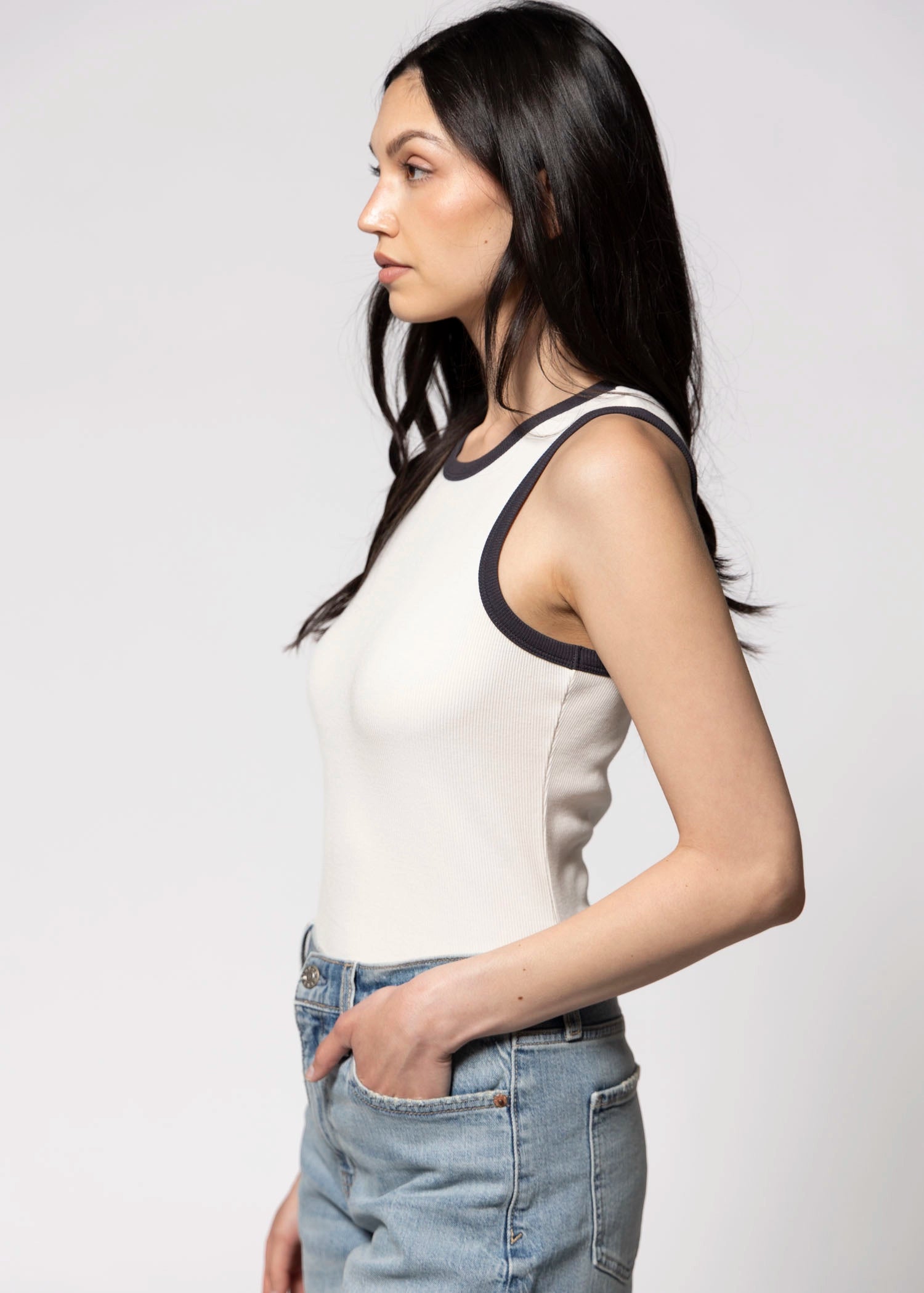 swatch_Ivory/Black thread and supply eda tank