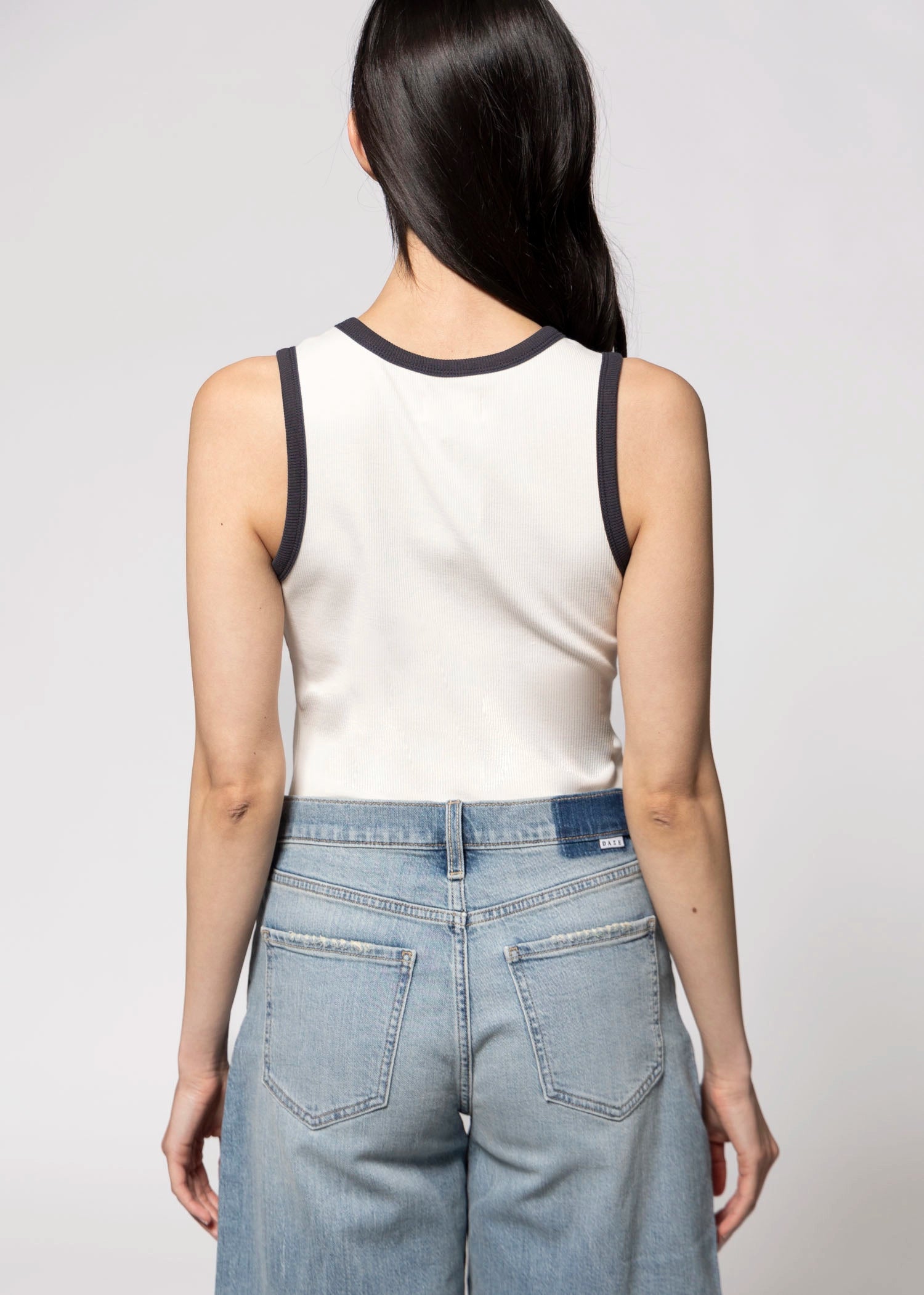 swatch_Ivory/Black thread and supply eda tank