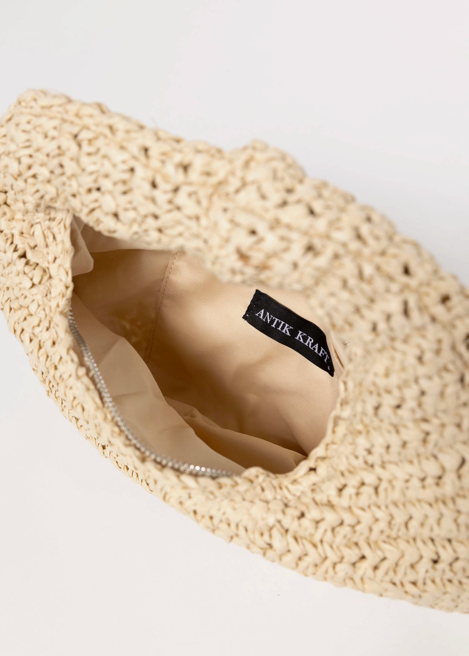 swatch_Cream raffia circle bag