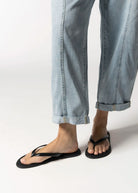 swatch_black beached jelly thong sandal flat sandals