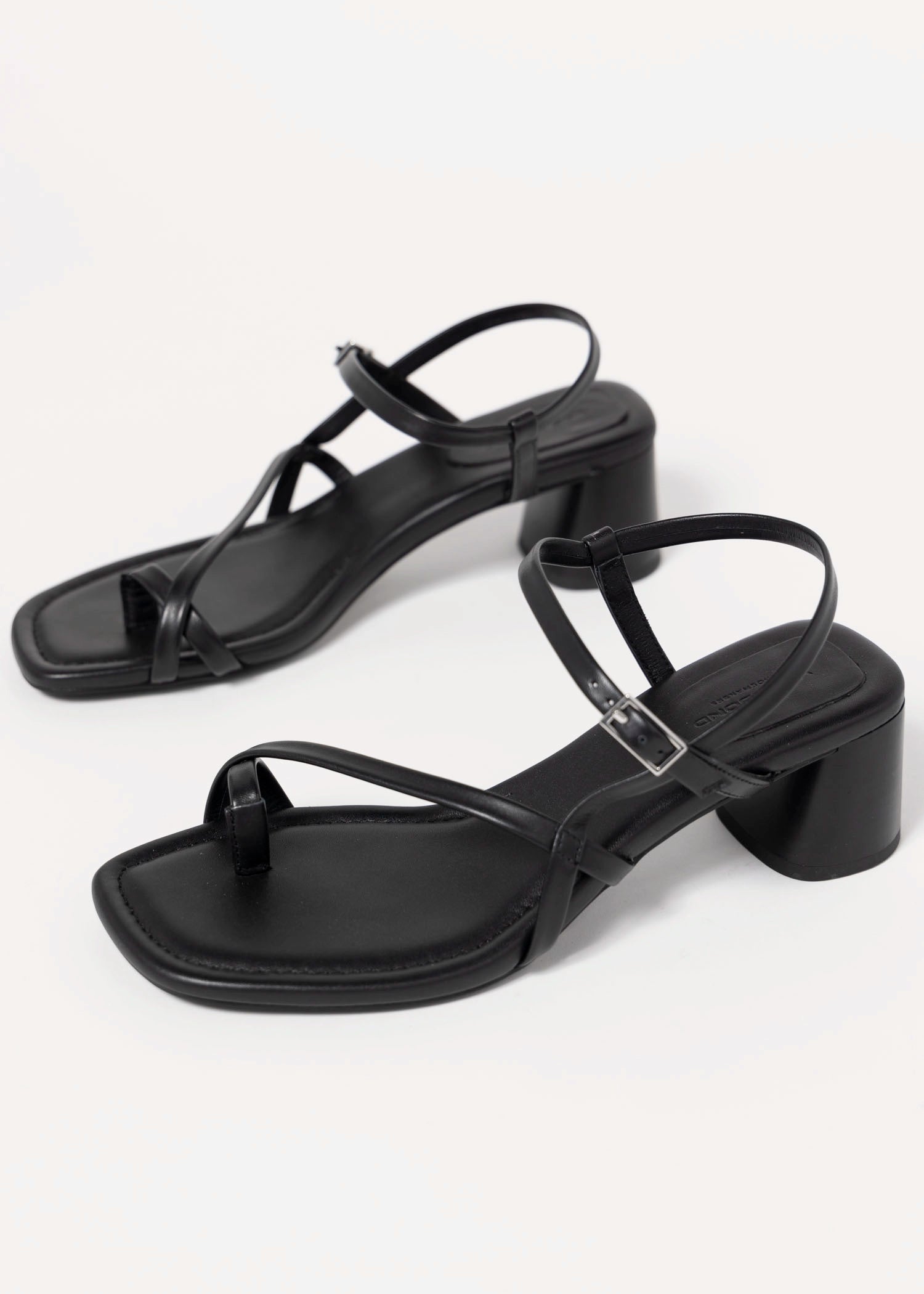 swatch_Black Leather vagabond evie heeled sandal
