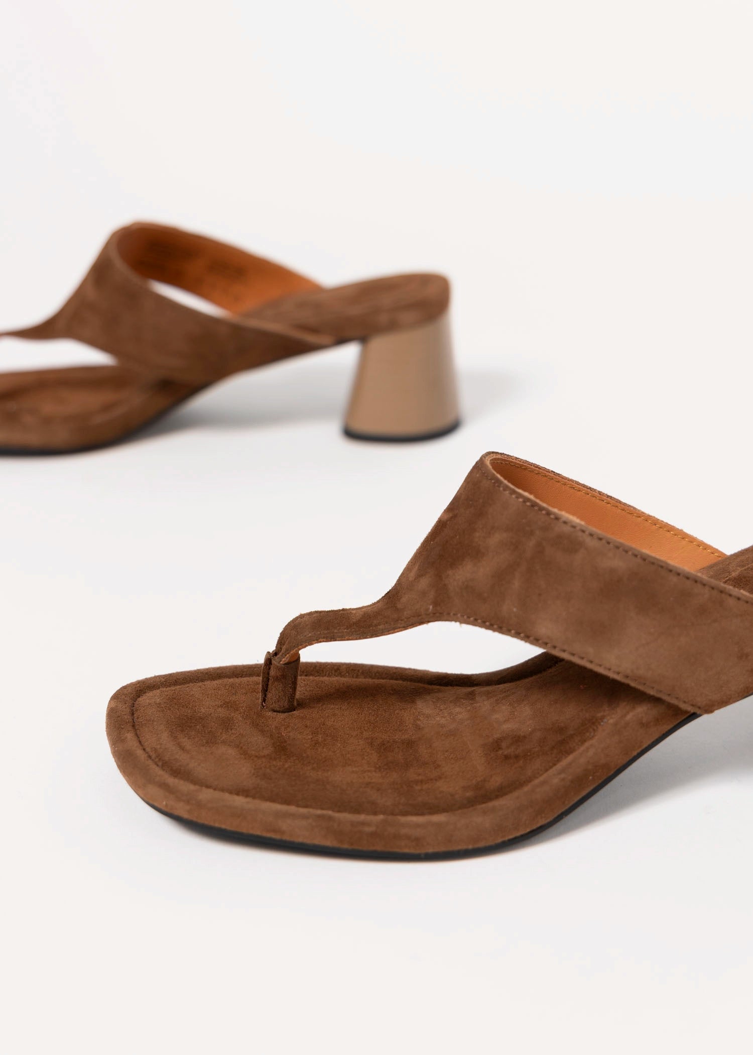swatch_Cocoa Suede vagabond evie heeled thong sandal