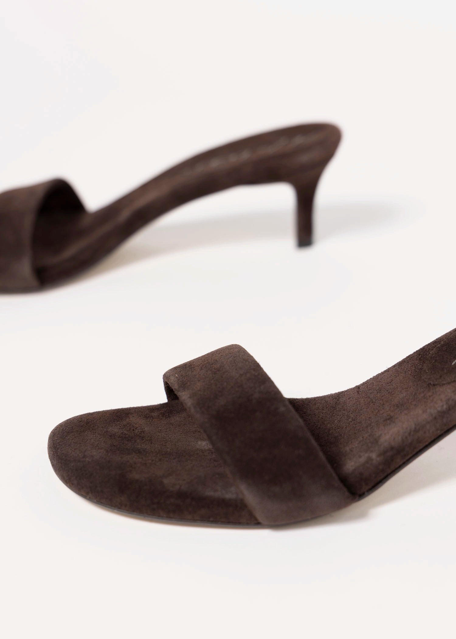 swatch_Chocolate Suede matisse poppy kitten heel sandal