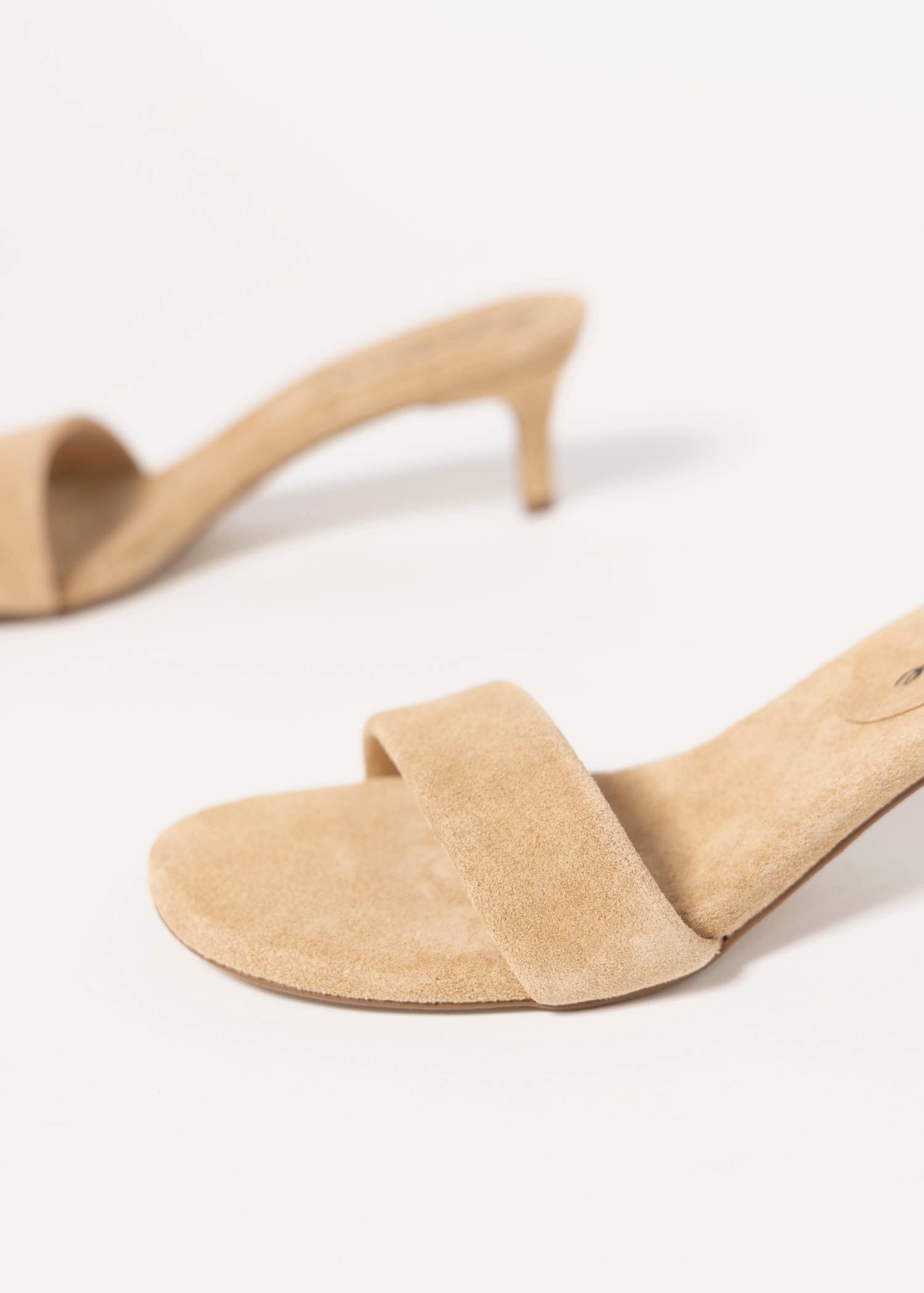 swatch_Natural Suede matisse poppy kitten heel sandal