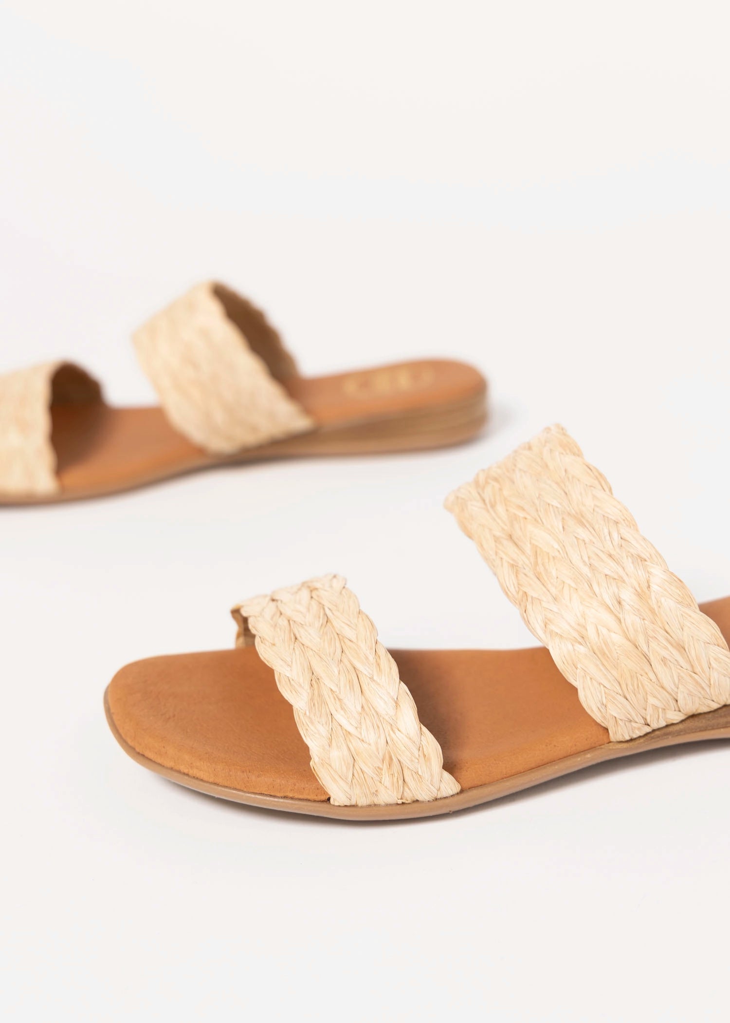 swatch_Raffia andre assous narice slide sandal
