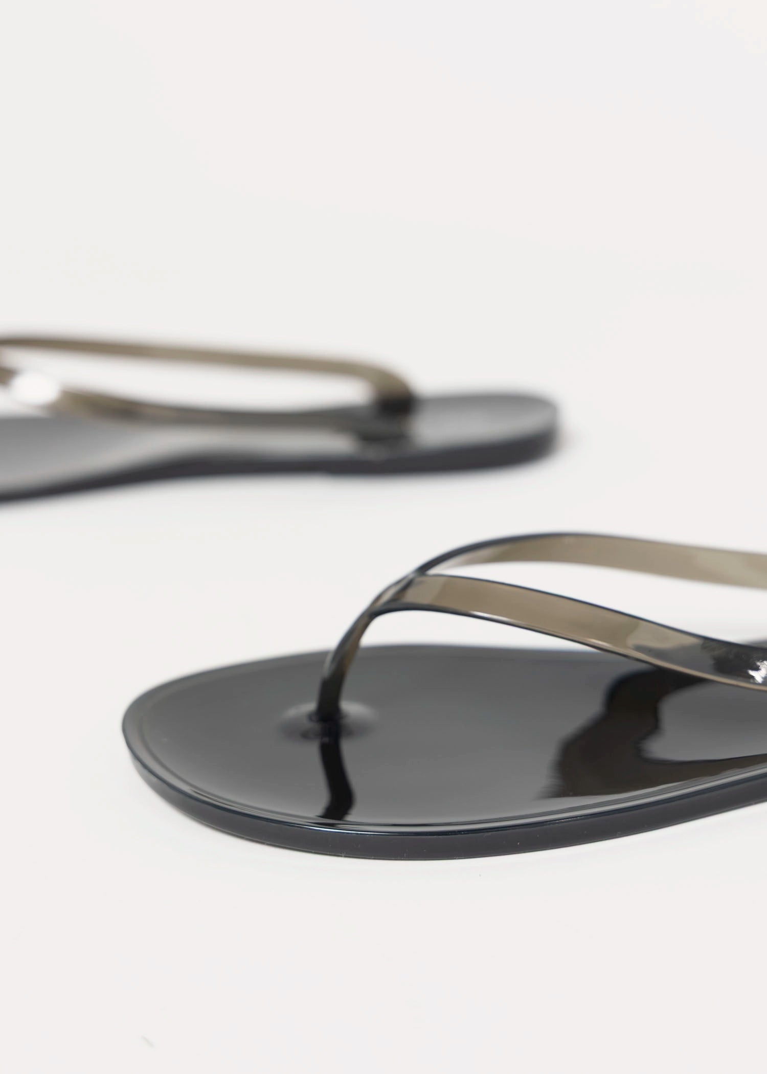 swatch_Black kate jelly flip flop thong sandal