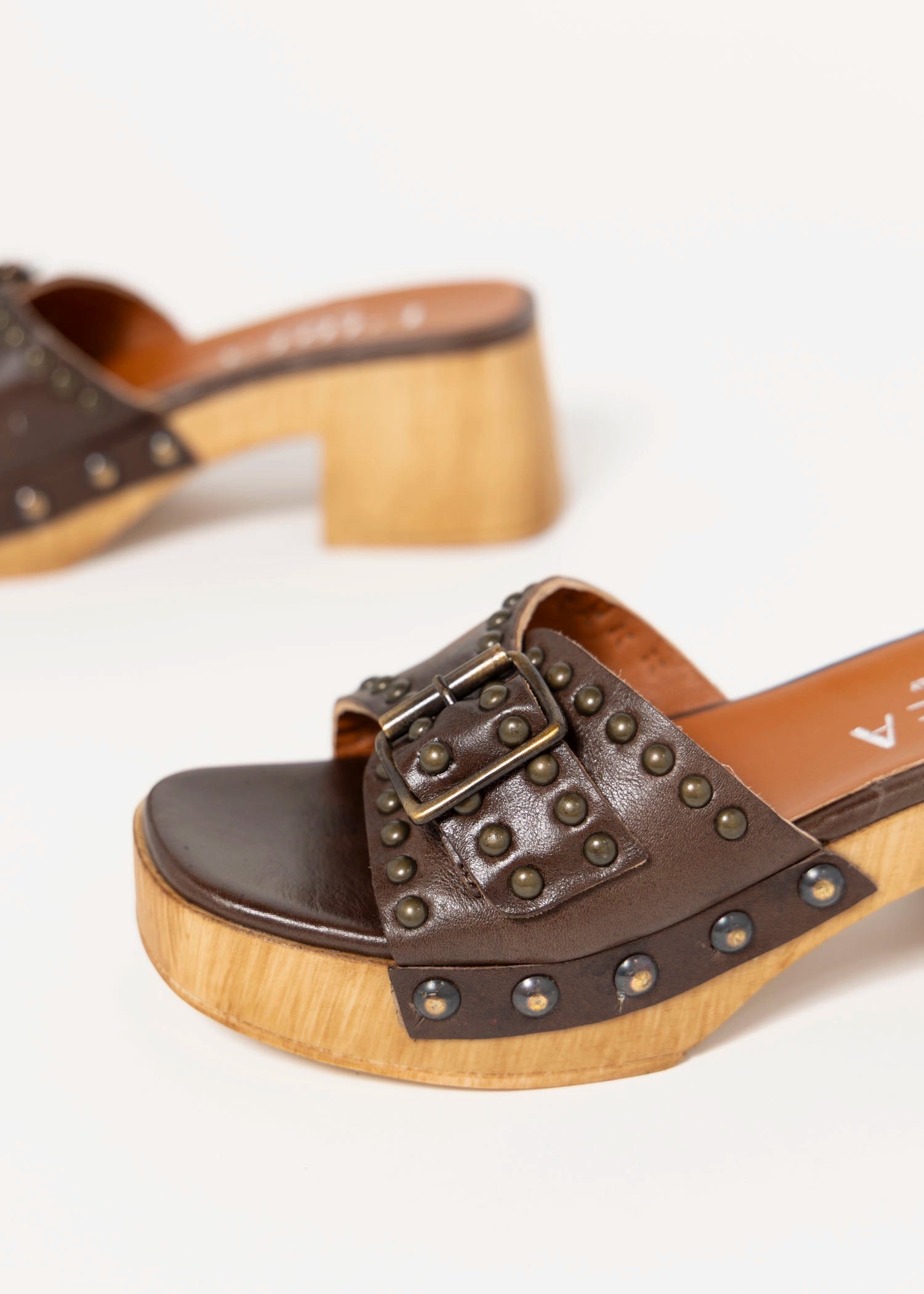 swatch_Brown Leather l'idea clog sandal