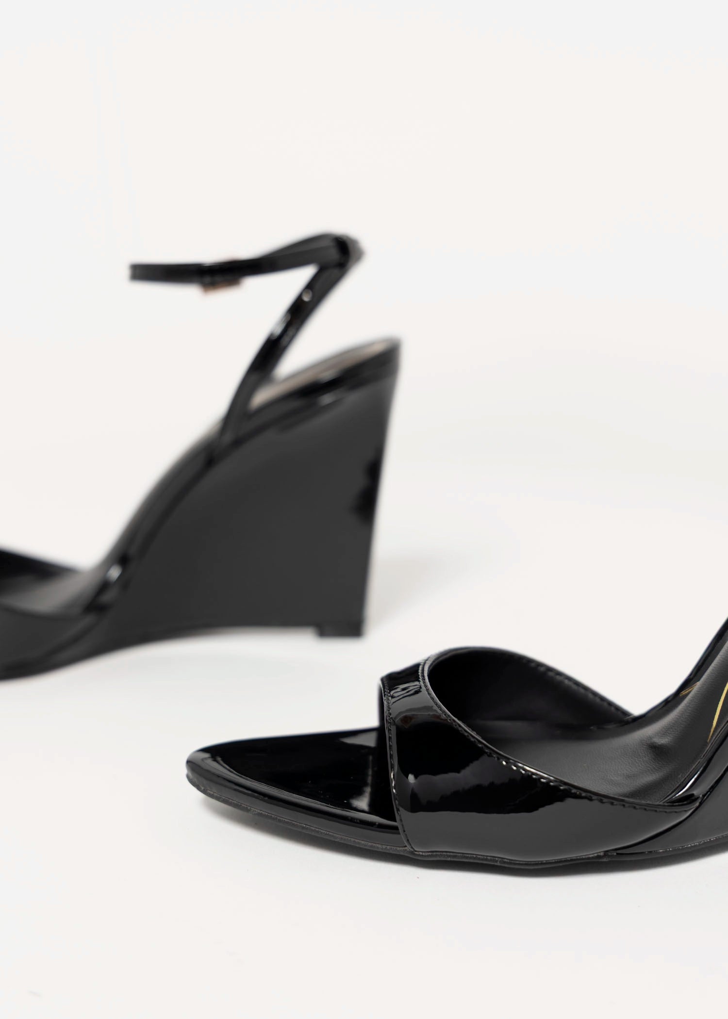 swatch_Black utmost wedge sandal
